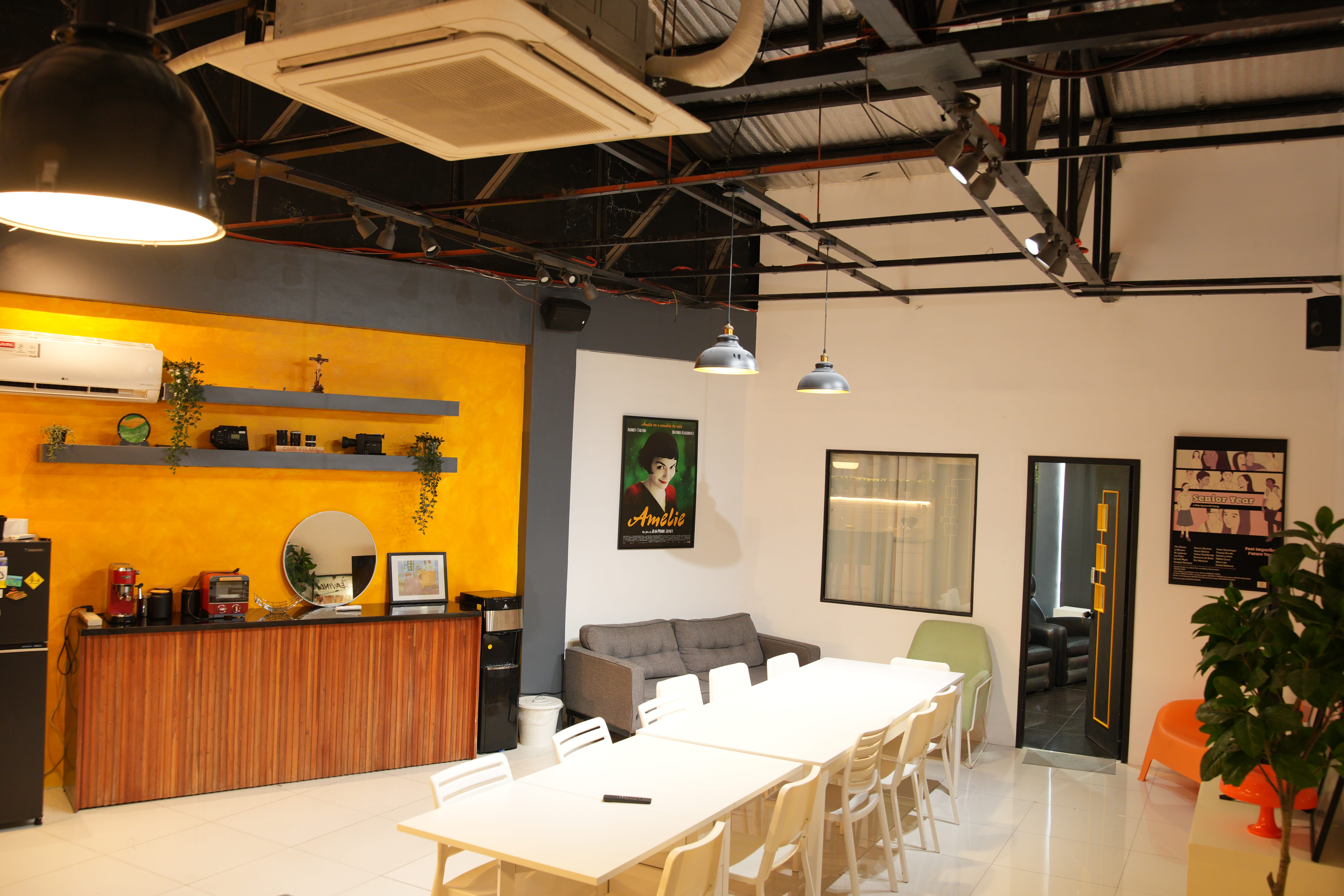 Studio Lounge