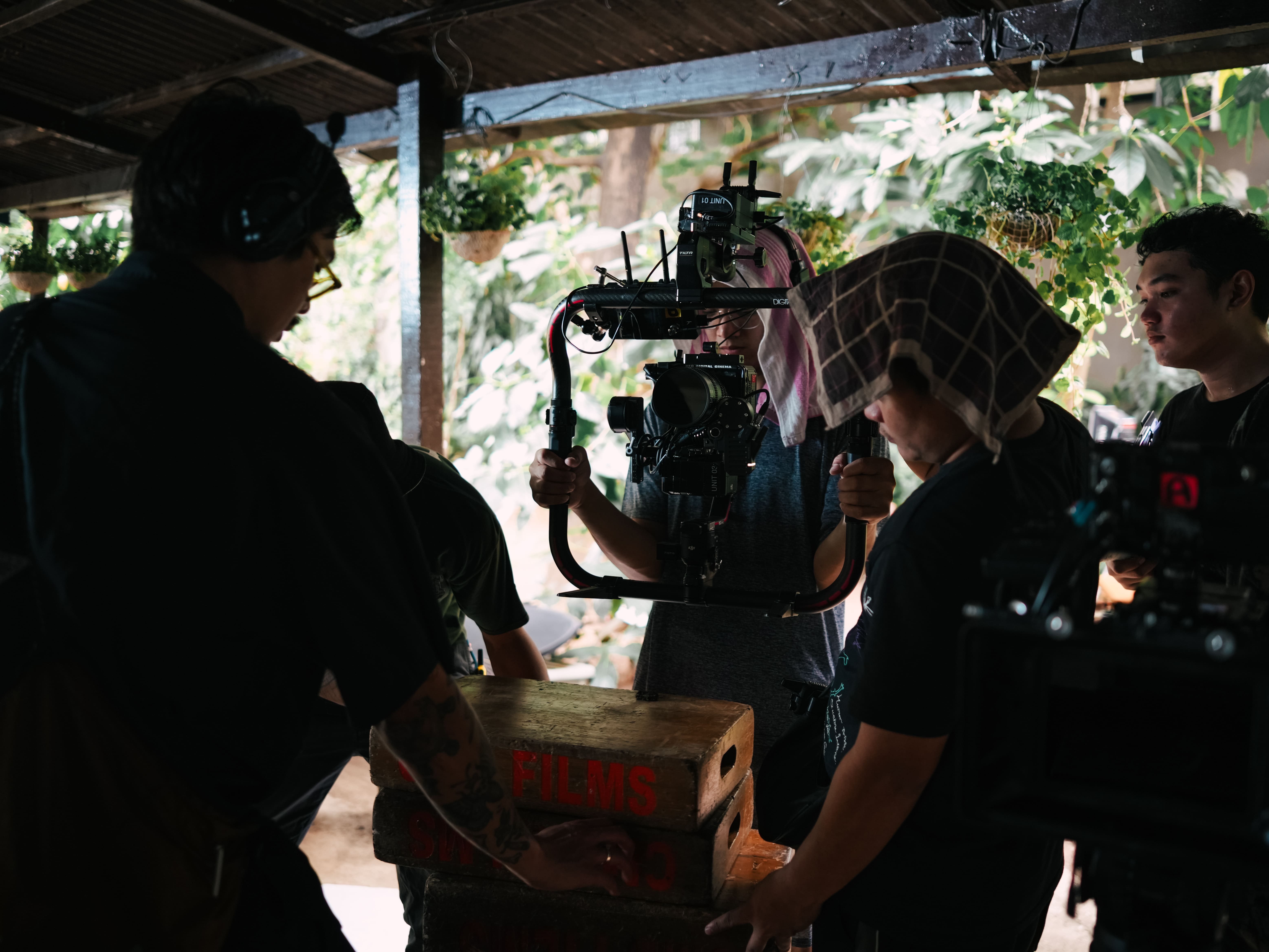 Behind the scenes 10