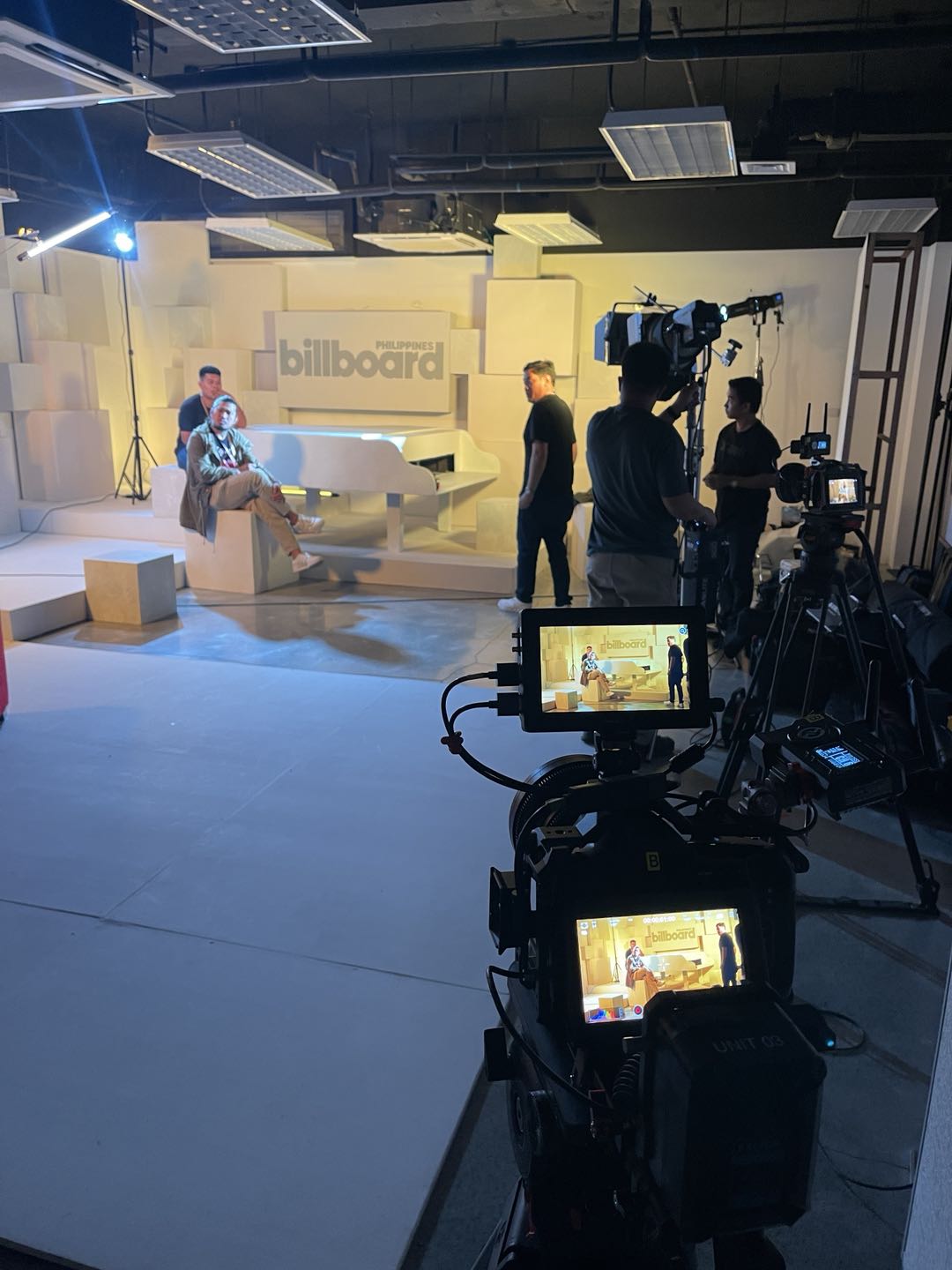 Behind the scenes 7