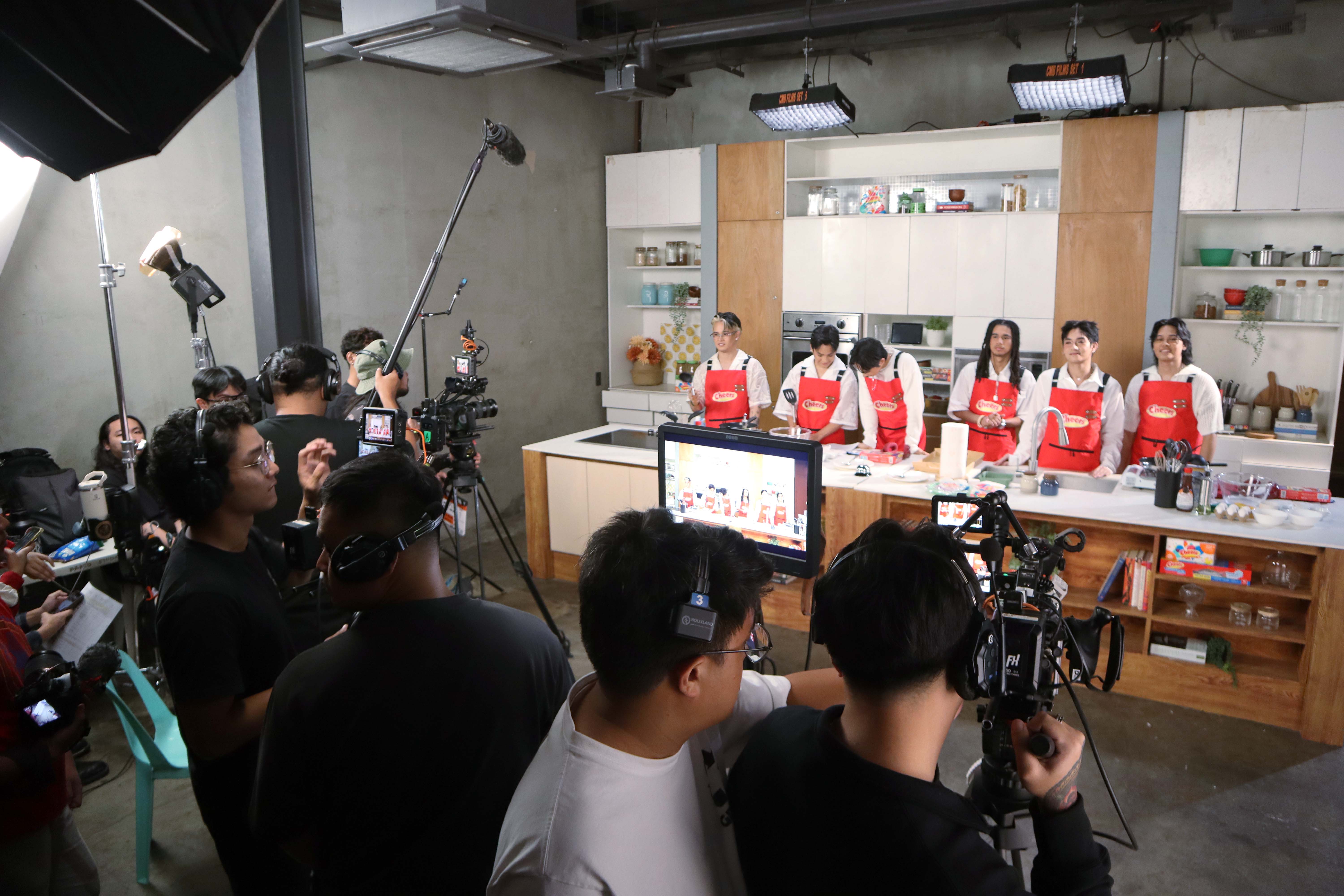 Behind the scenes 4