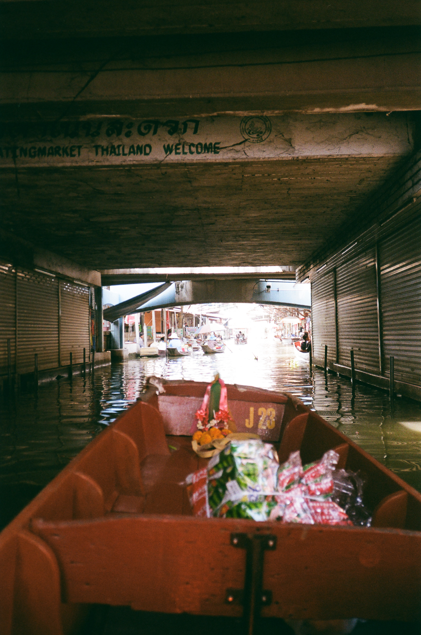Golden moments in Thailand - Floating Market Tunnel Entrance J23