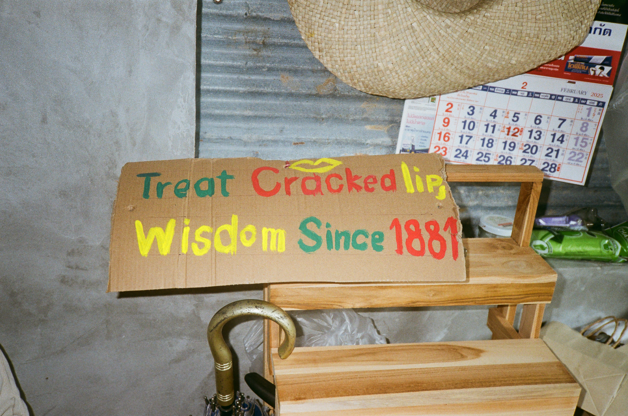 Golden moments in Thailand - Treat Cracked Lip Wisdom Sign