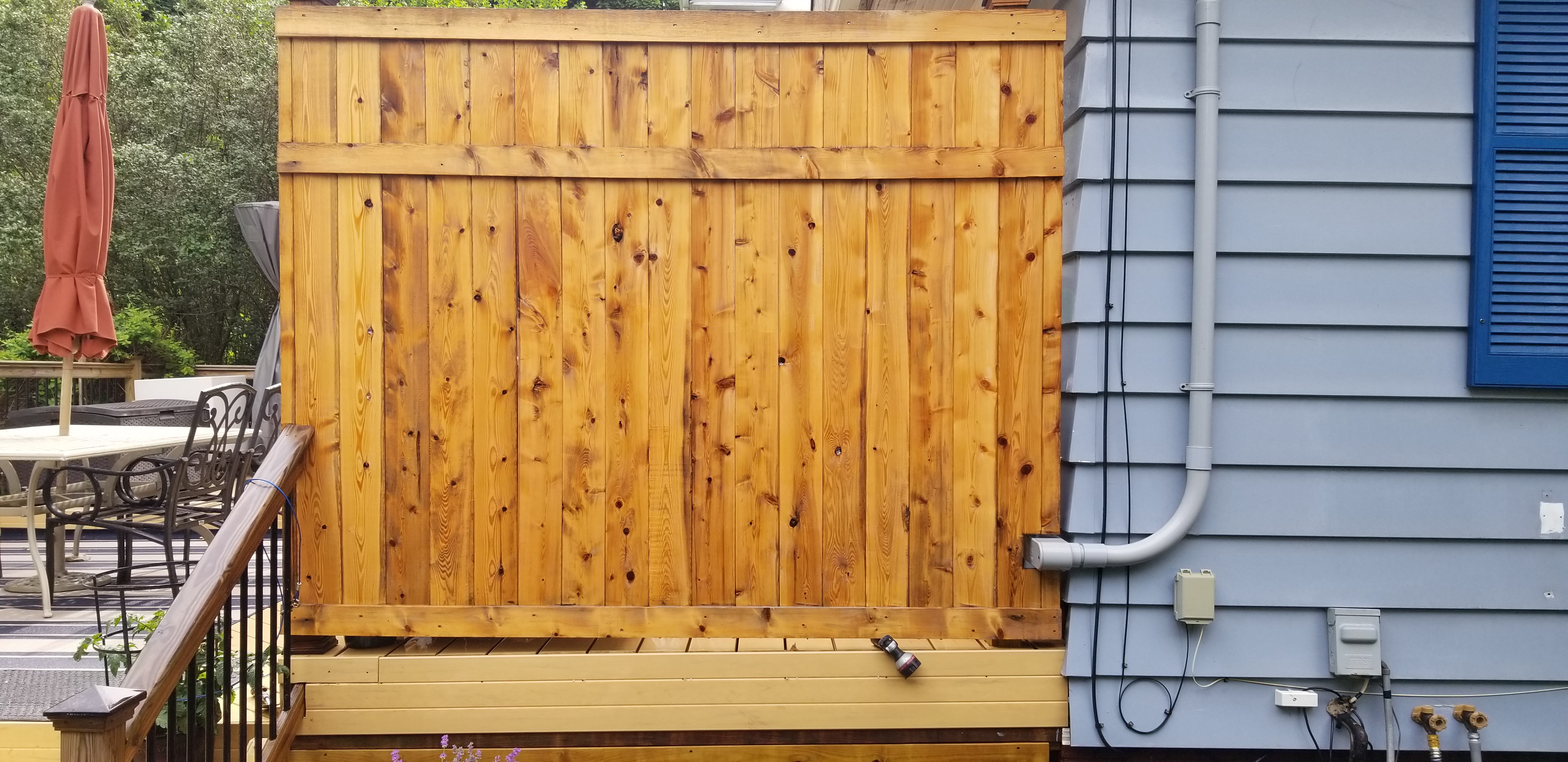 Property before pressure washing cleaning