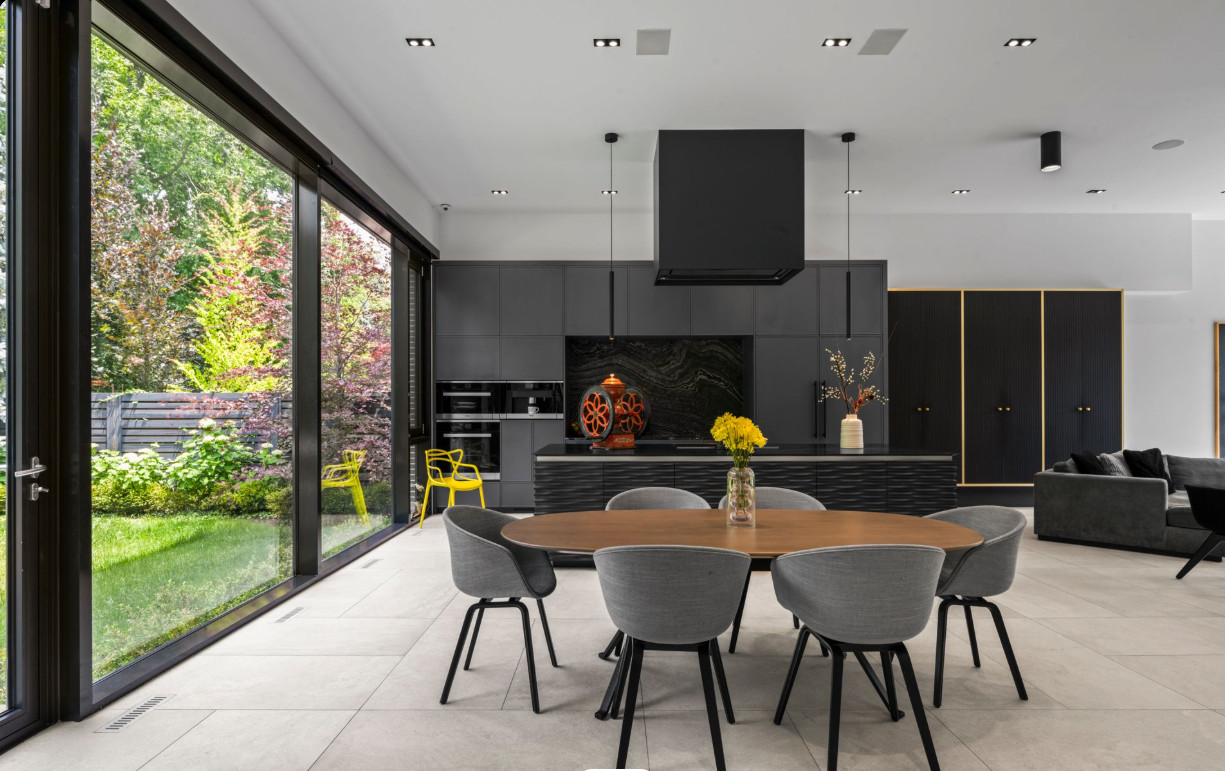Custom Kitchen Cabinetry