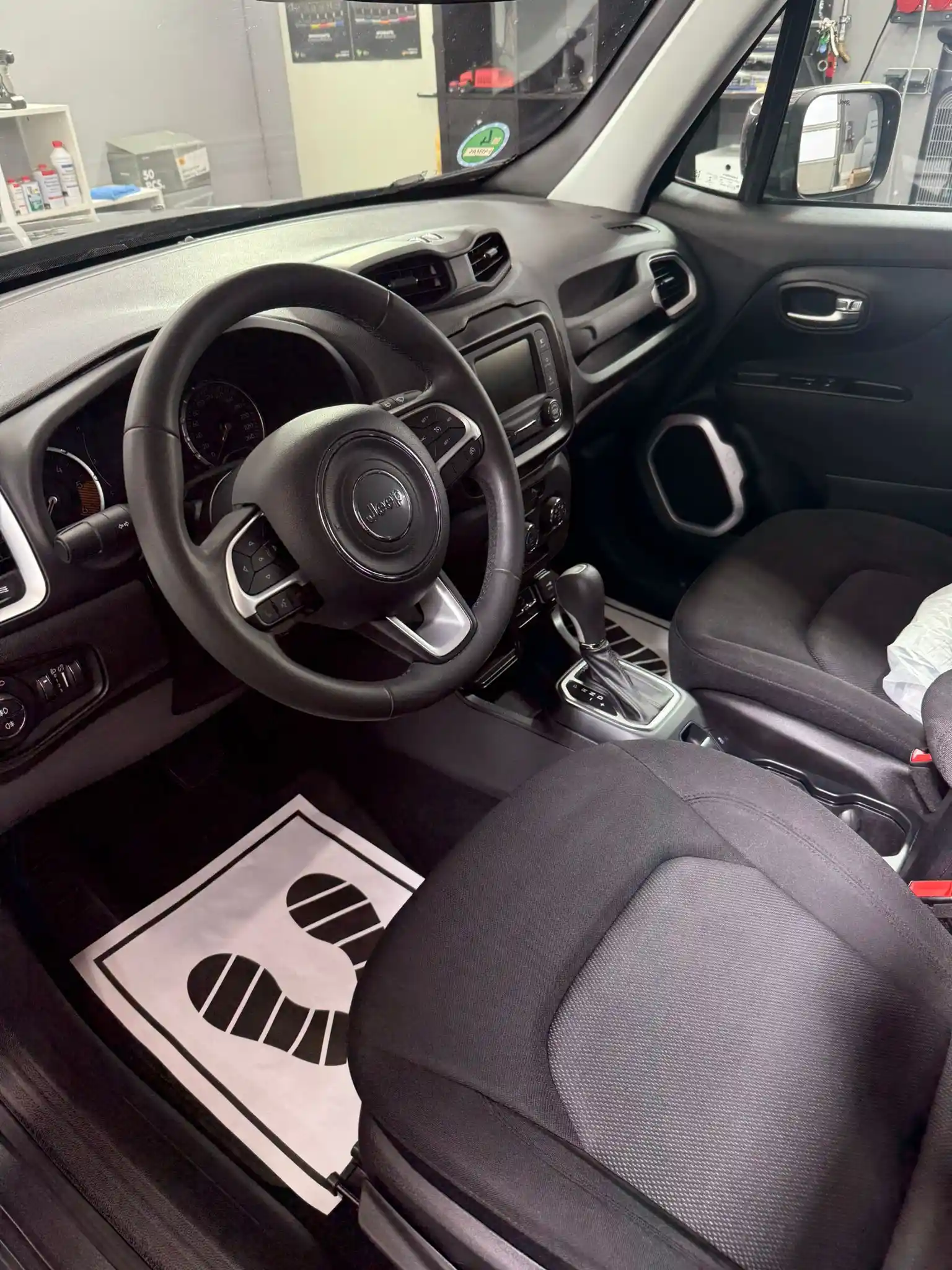 Nachher: Fleckenfreier, sauberer Auto-Innenraum nach der professionellen Innenreinigung in München Süd