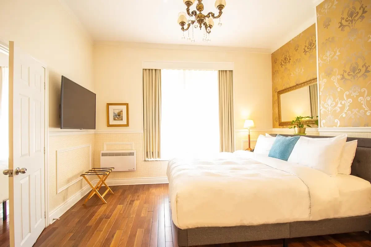 Suite Master Bedroom