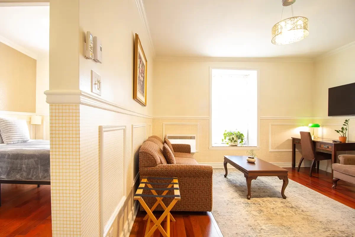 1 Bedroom Suite image 1