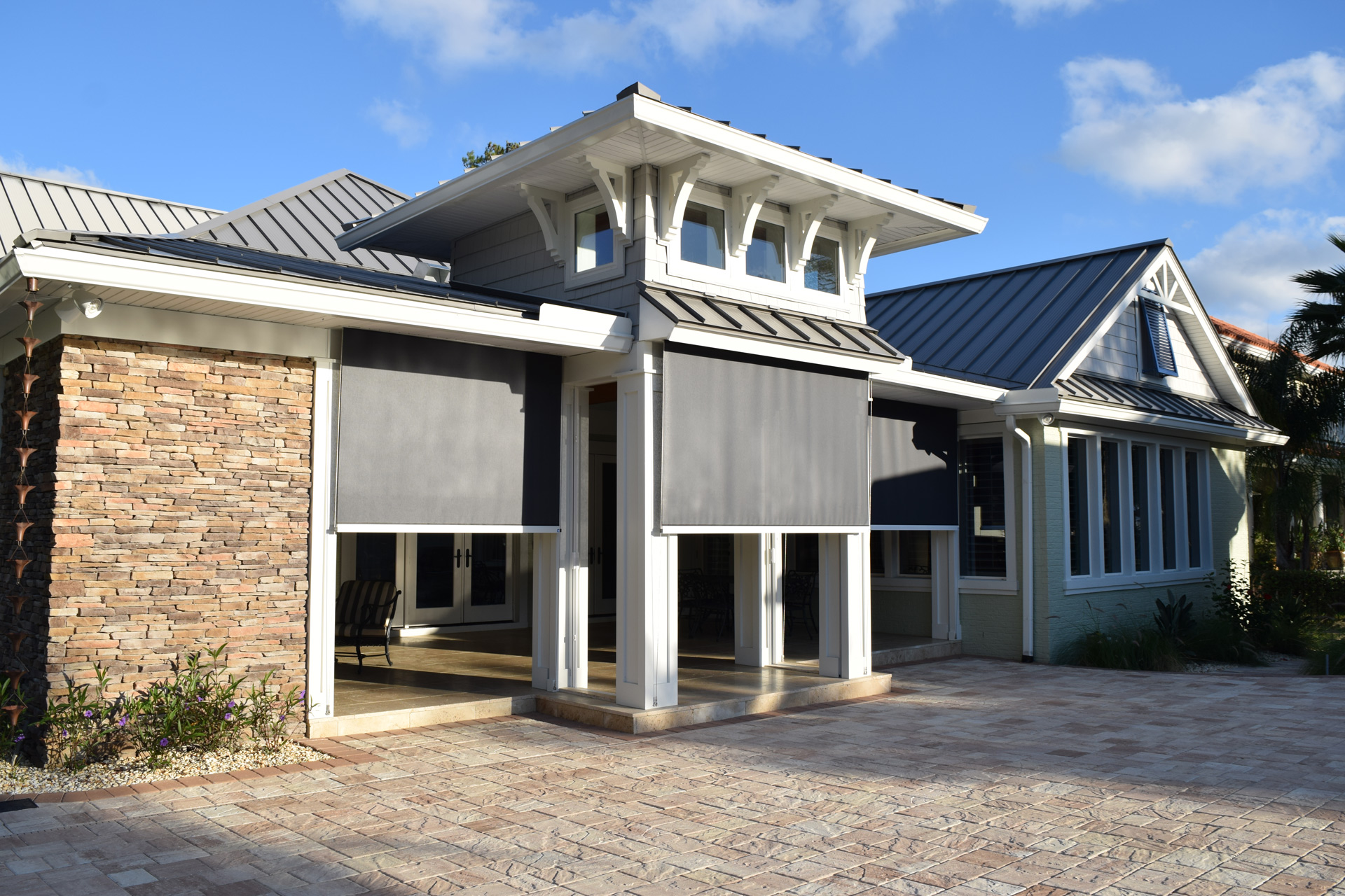 Fenetex motorized screens on outdoor pergola structure