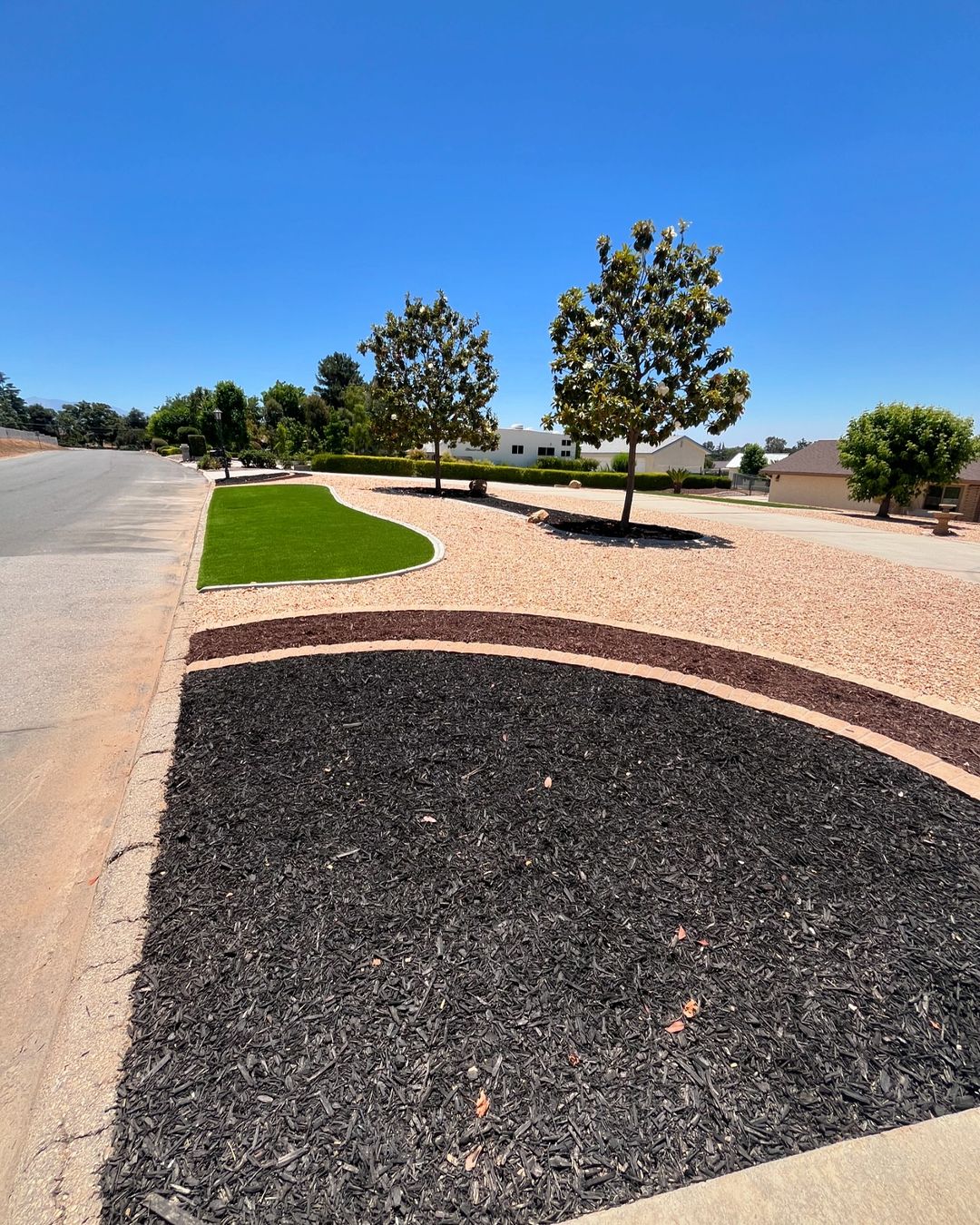 Contrasting Mulch Beds