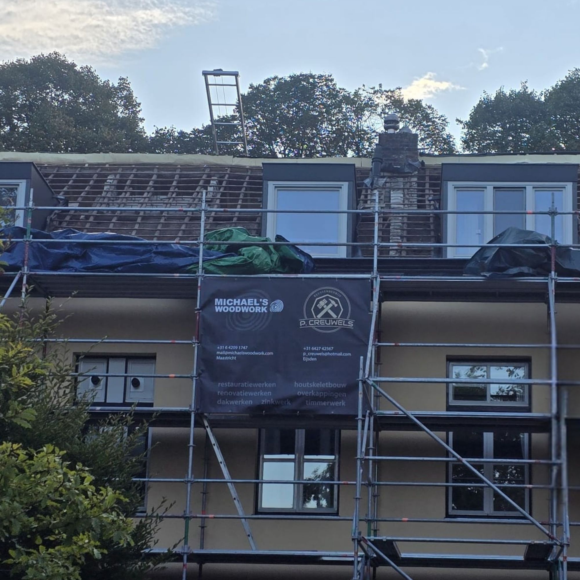 Dakrenovatie door Michael Crijns, eigenaar Michael's Woodwork en Off-grid projecten specialist Maastricht Nederland