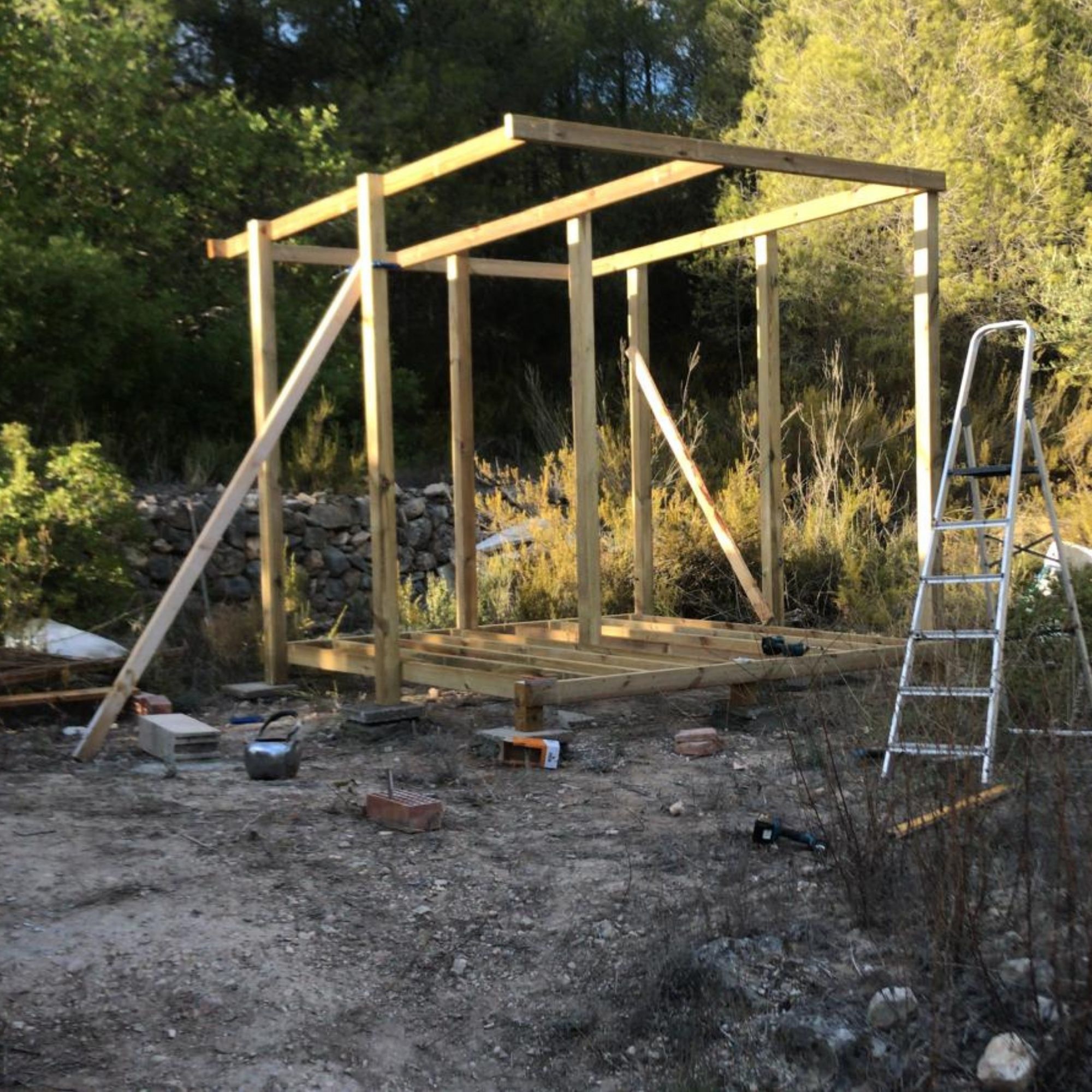 Buitenlandse projecten door Michael Crijns, eigenaar Michael's Woodwork en Off-grid projecten specialist Maastricht Nederland