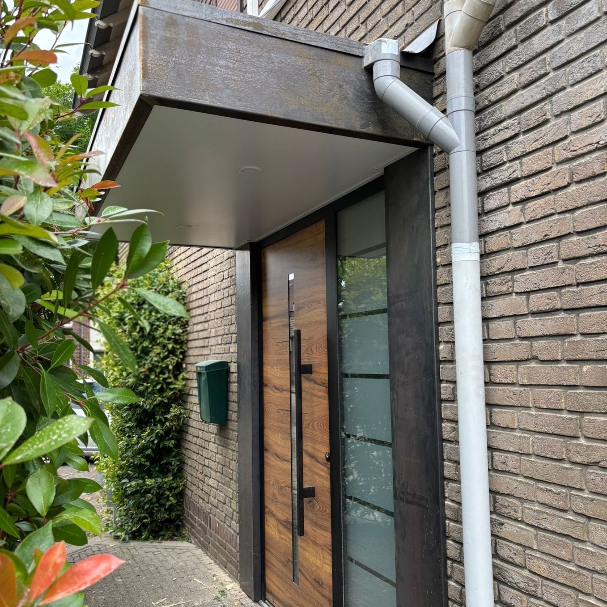 Luifel met cortenstaal door Michael Crijns, eigenaar Michael's Woodwork en Off-grid projecten specialist Maastricht Nederland
