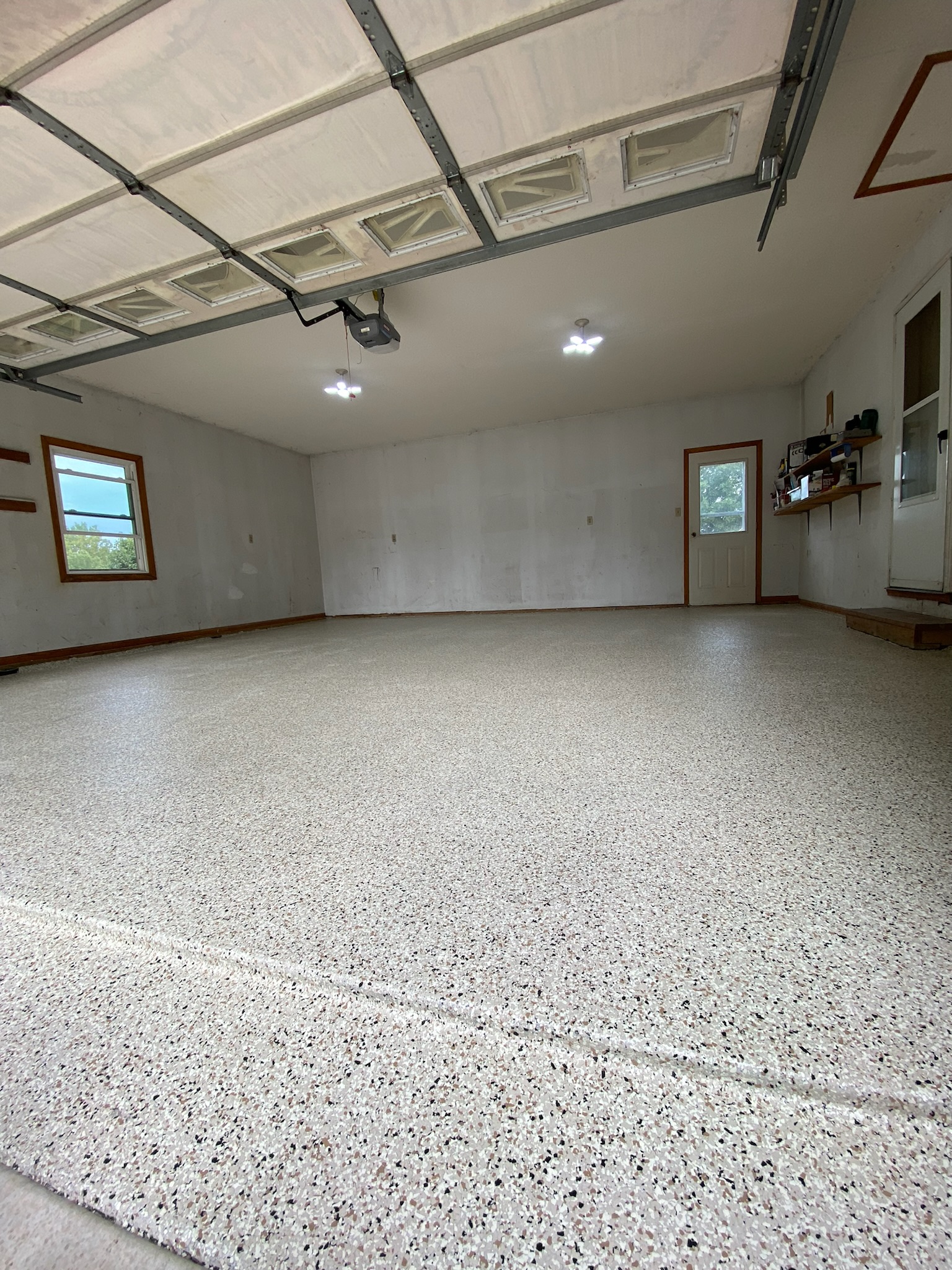 White/Grey/Black Flake Garage
