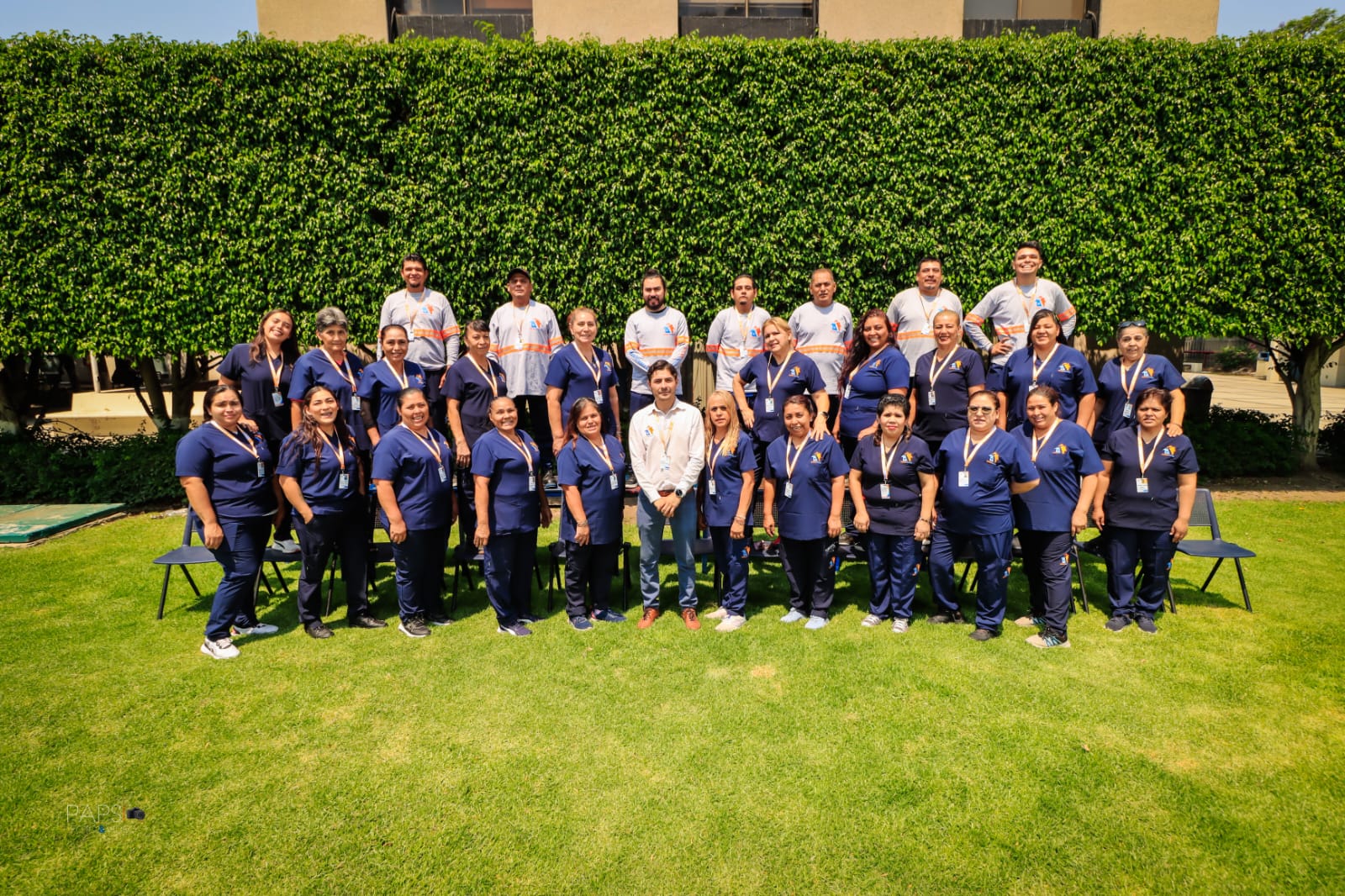 Equipo de FixClean GDL realizando limpieza y mantenimiento en Guadalajara