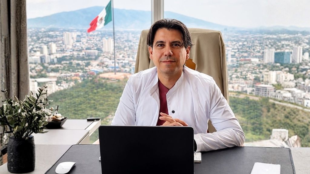 Meet Dr. Fernando Hernández: A Physician Who Treats Every Patient Like Family