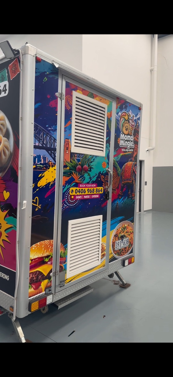 Momo Mingle Food Truck Rear Door Wrap