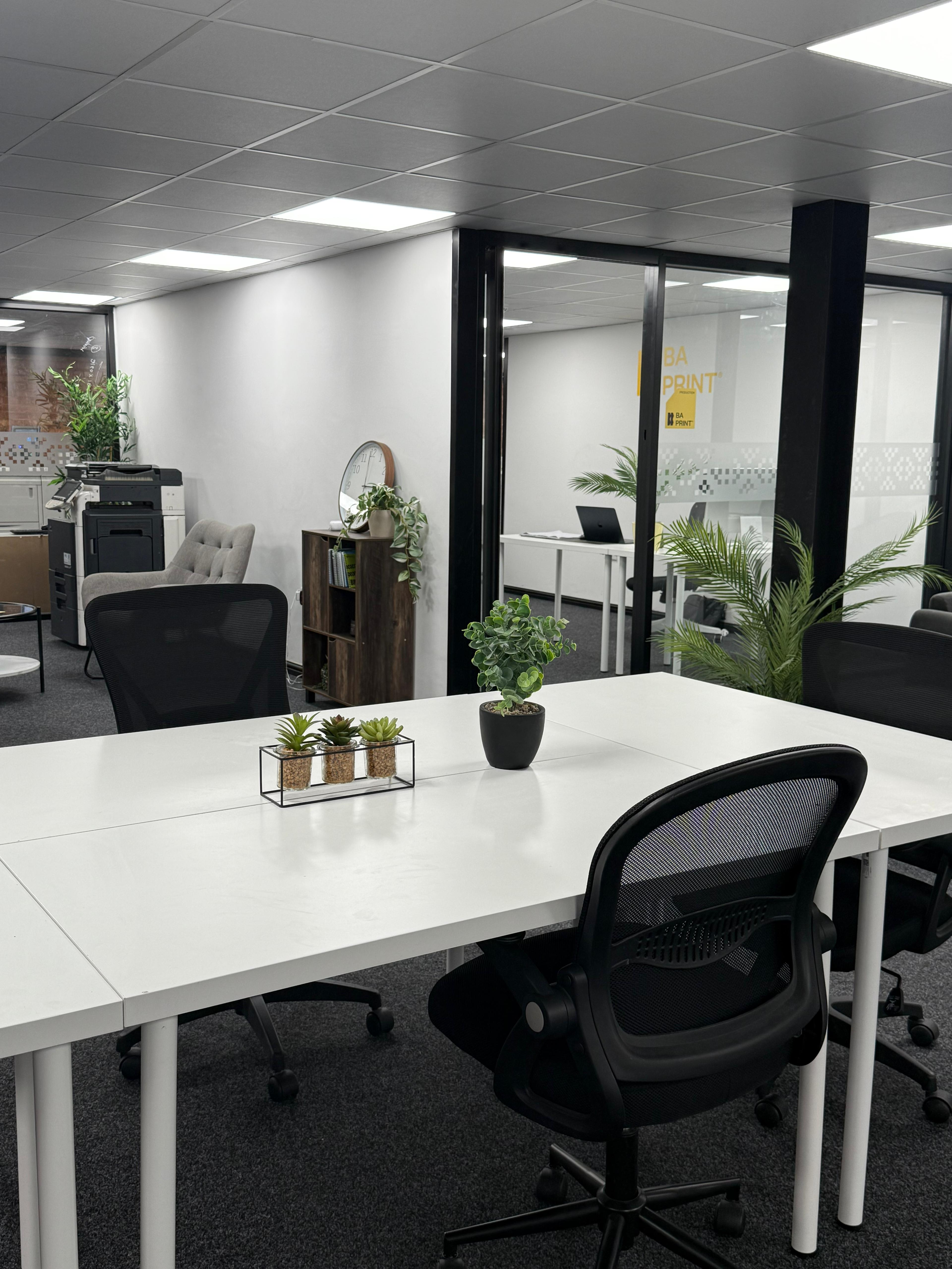 BA Print meeting table