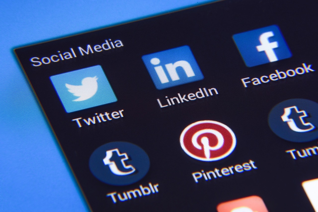 Social media icons grid