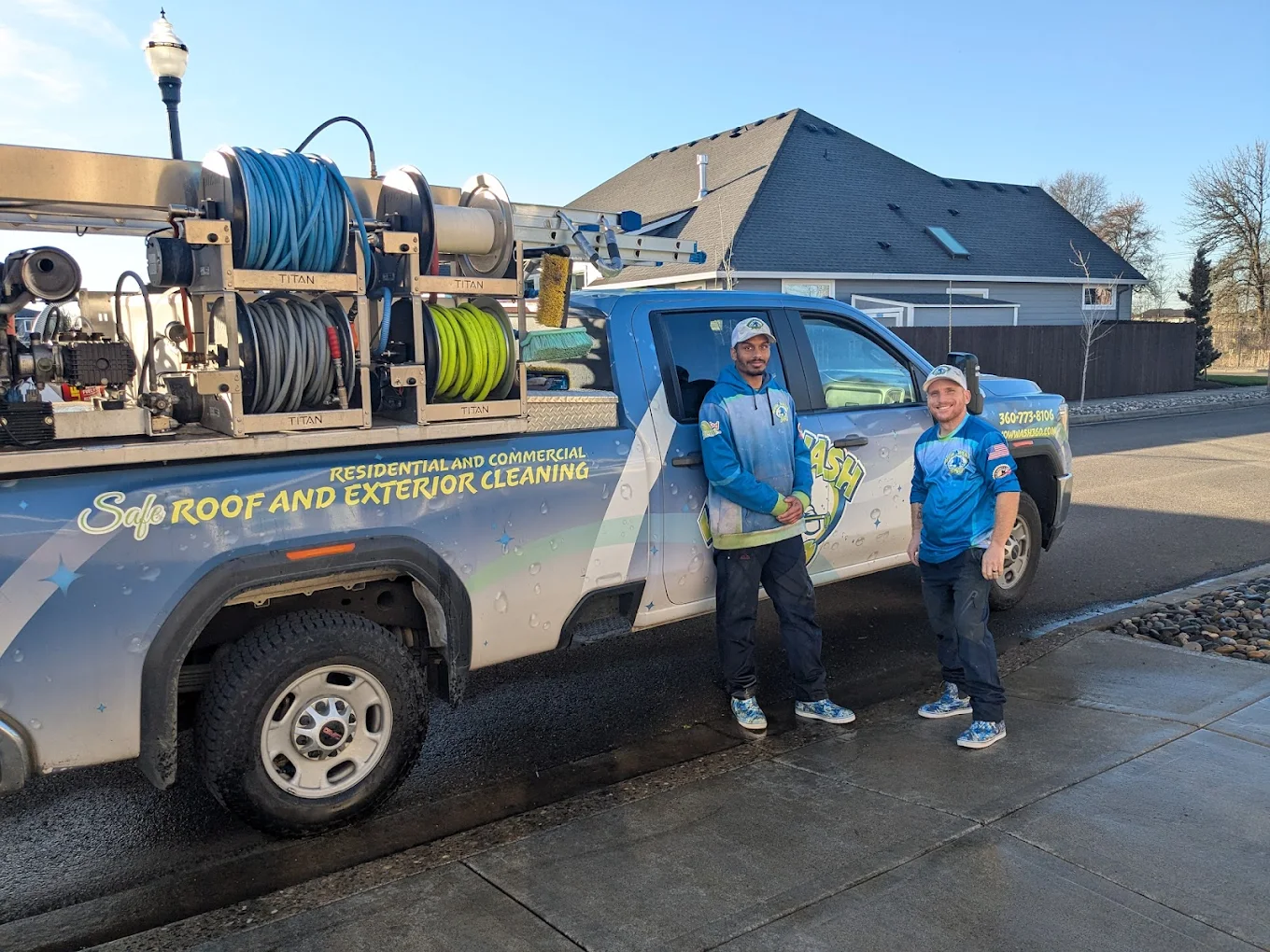 Wow Wash 360 team with their truck