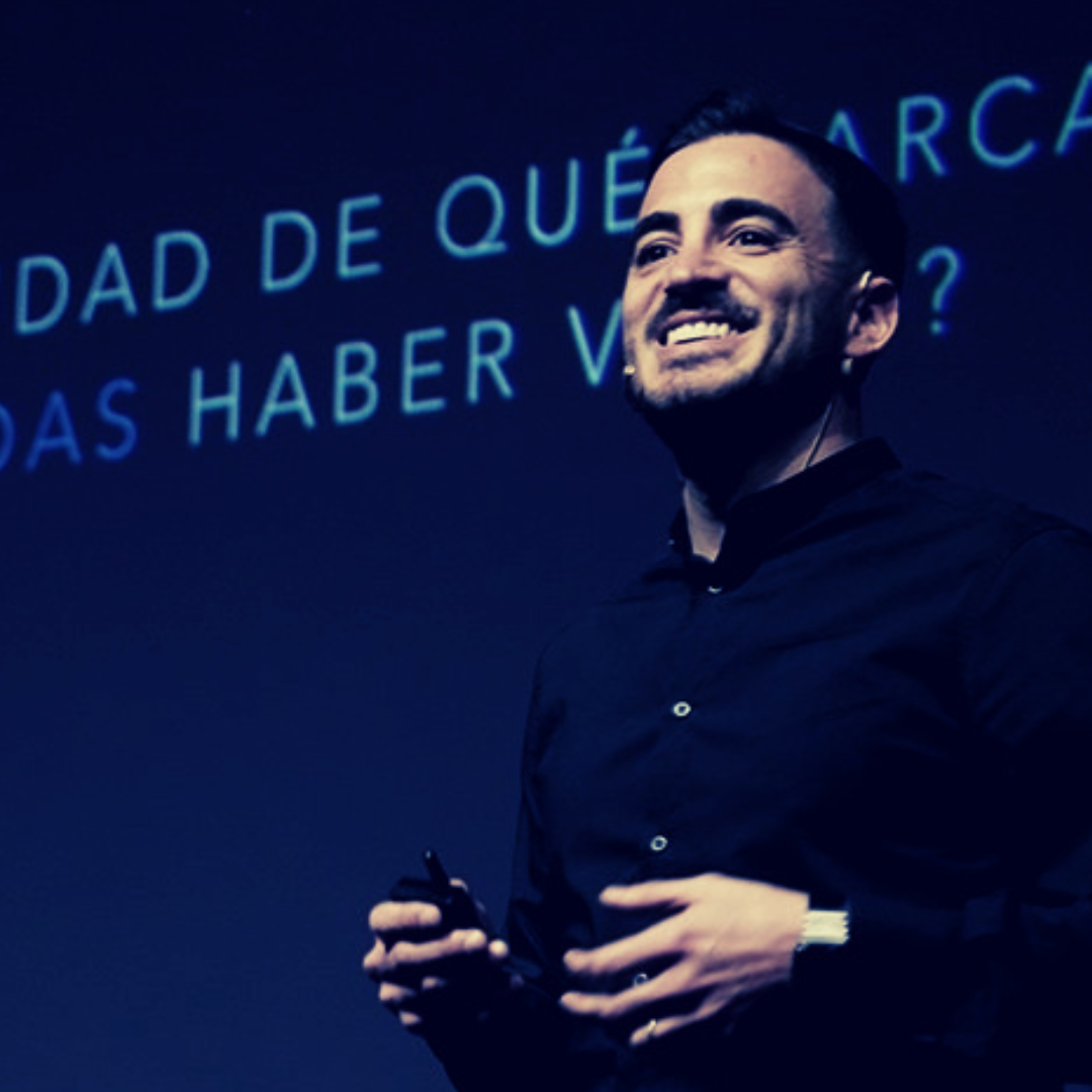 Javier Yranzo presentando