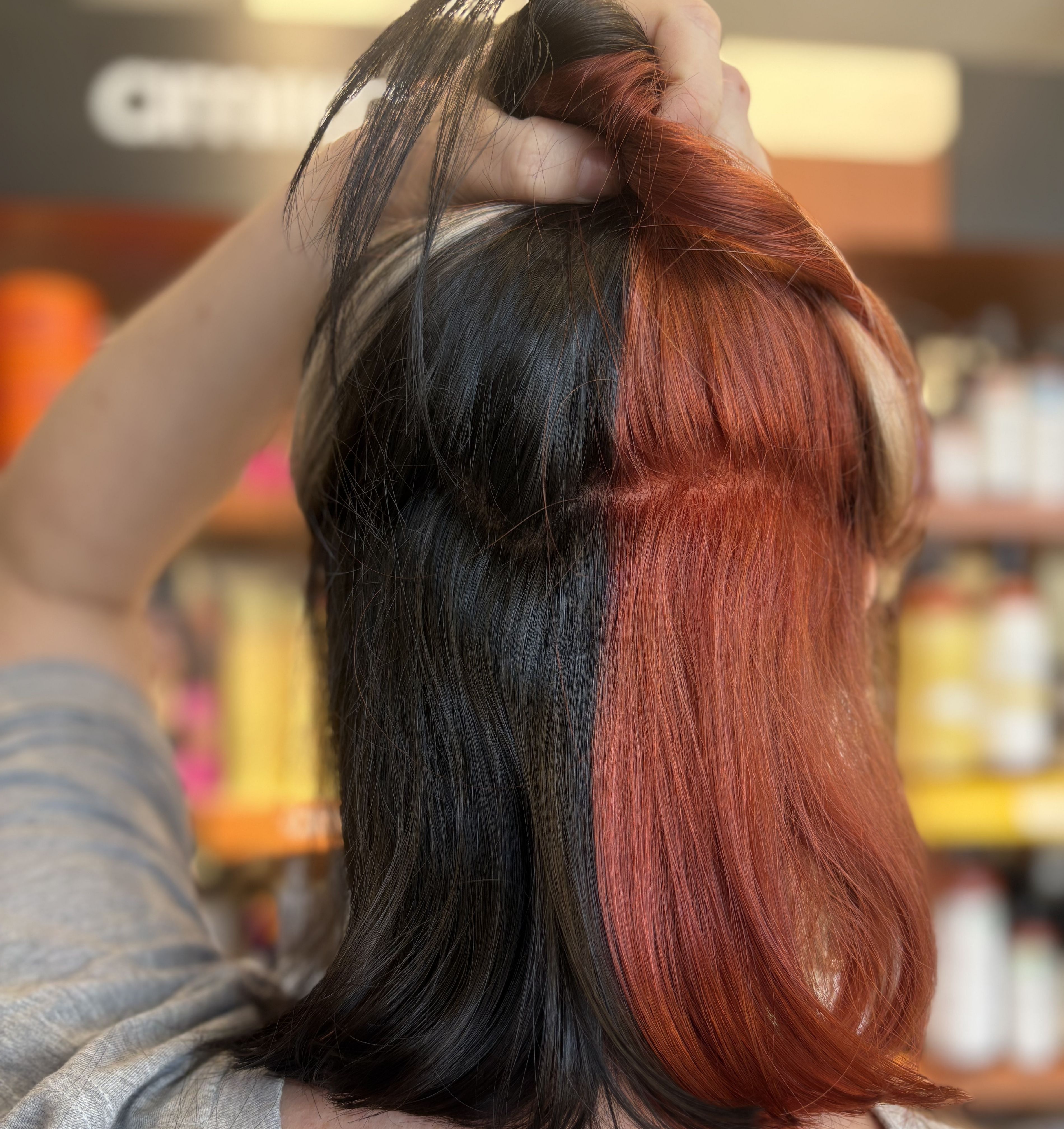 Back view demonstrating the clean split color line