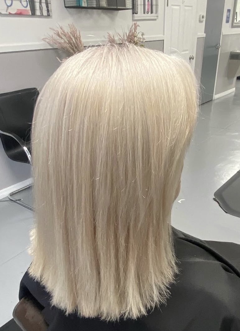 Beautiful dimensional highlights and lowlights seamlessly blended for a natural grow-out