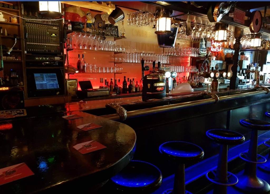 Sfeervol biertje aan de bar