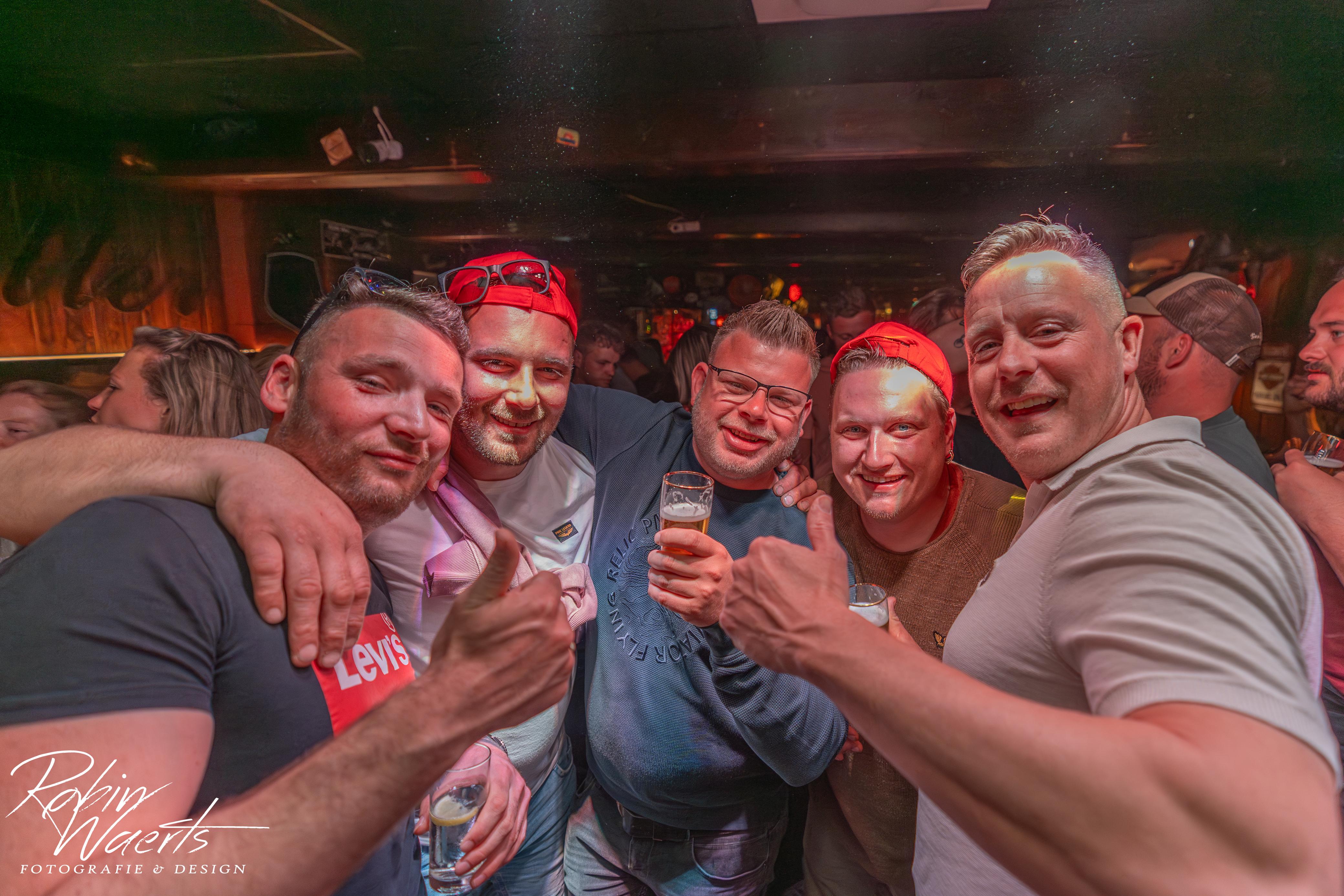 Sfeervol biertje aan de bar