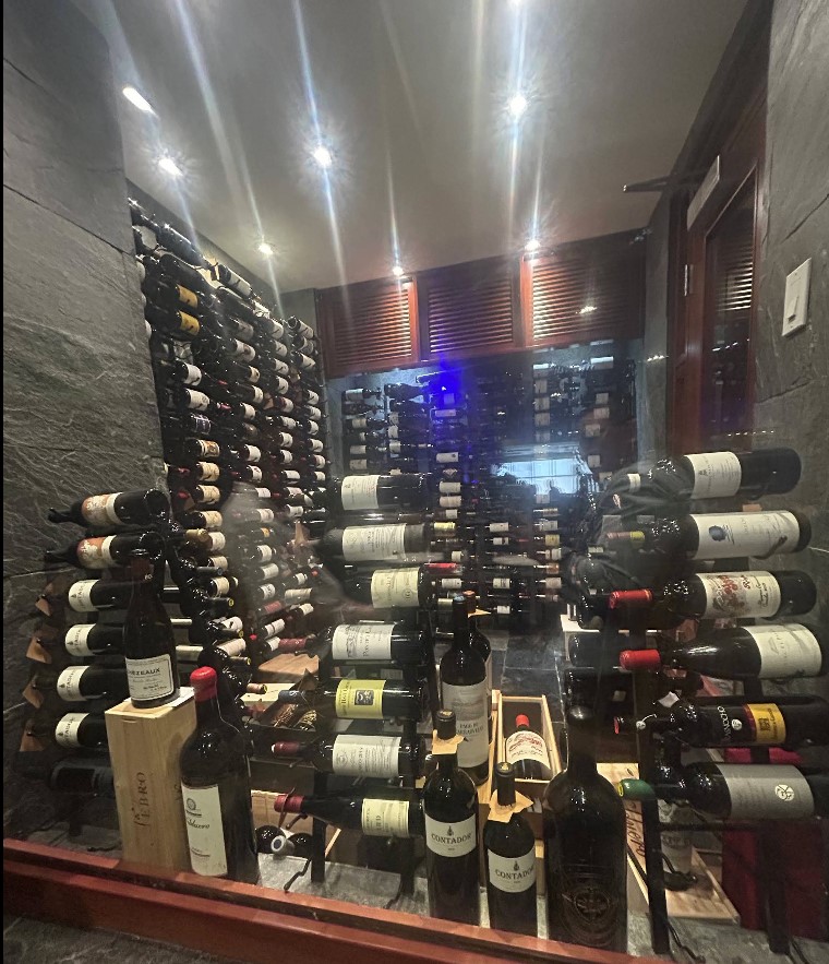 El Corcho Exclusive Wine Cellar