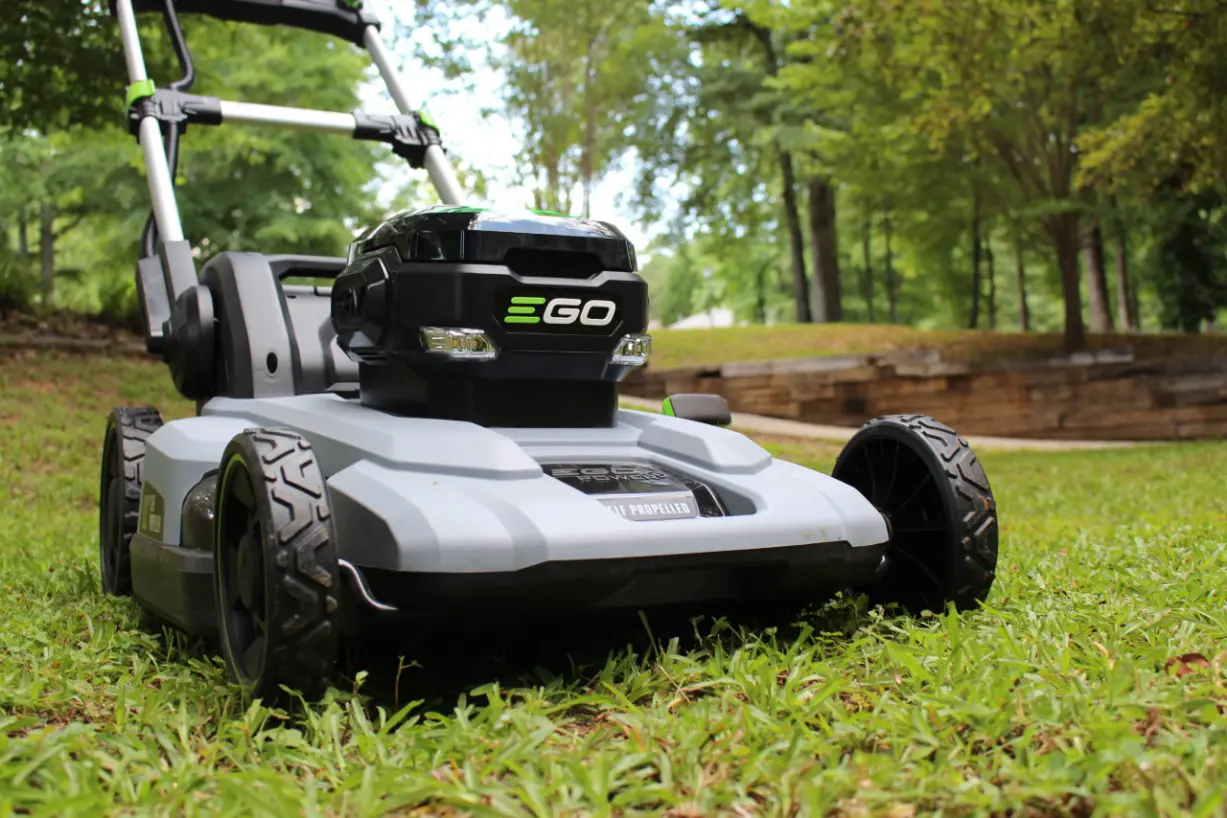 Professional electric lawn mower