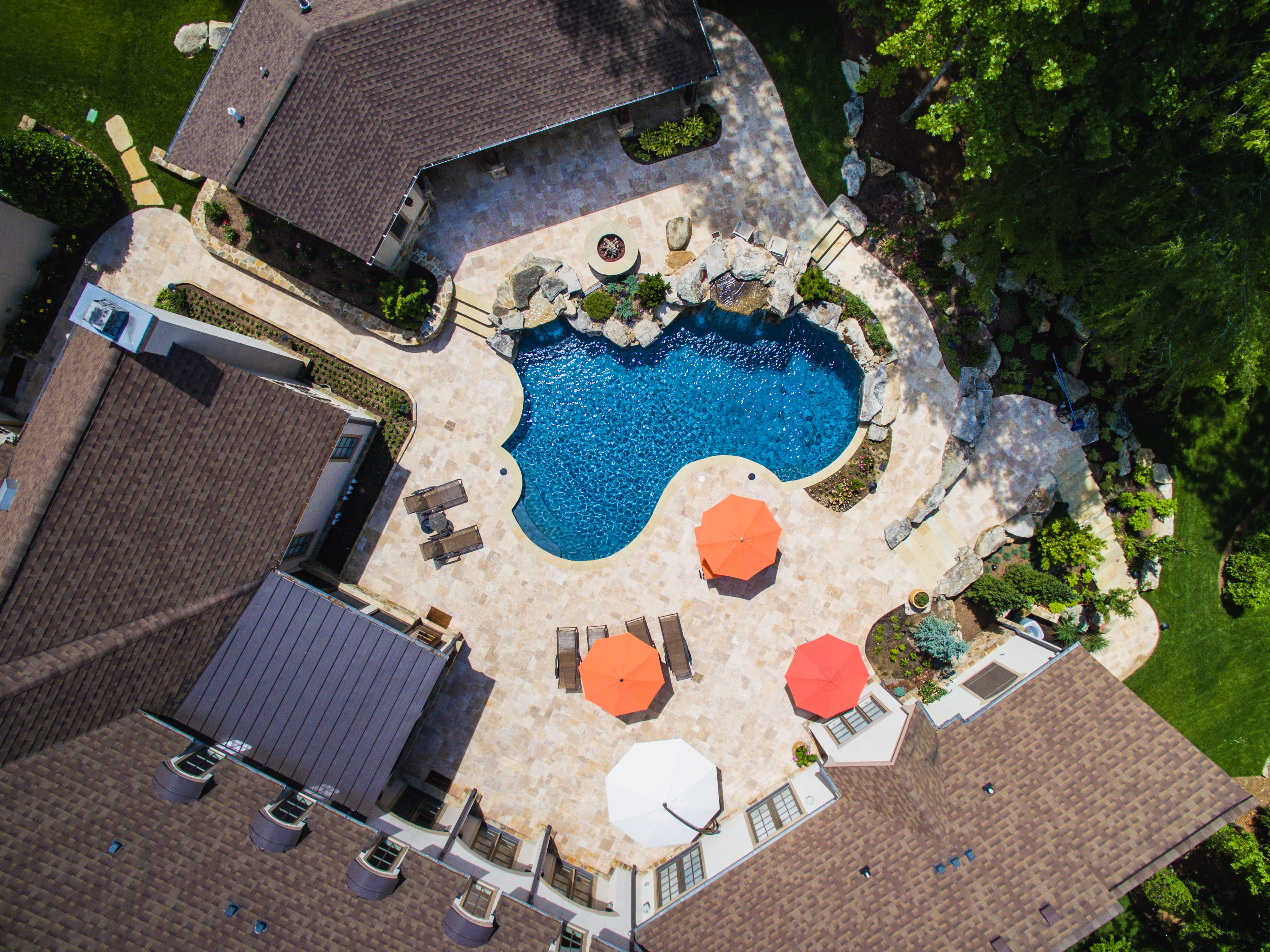 Custom gunite pool by Waterscapes Backyard Resorts