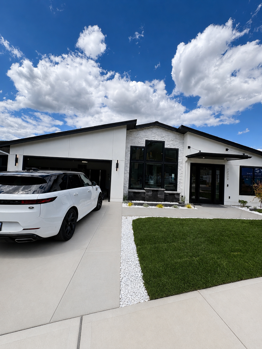 Modern Driveway & Entry