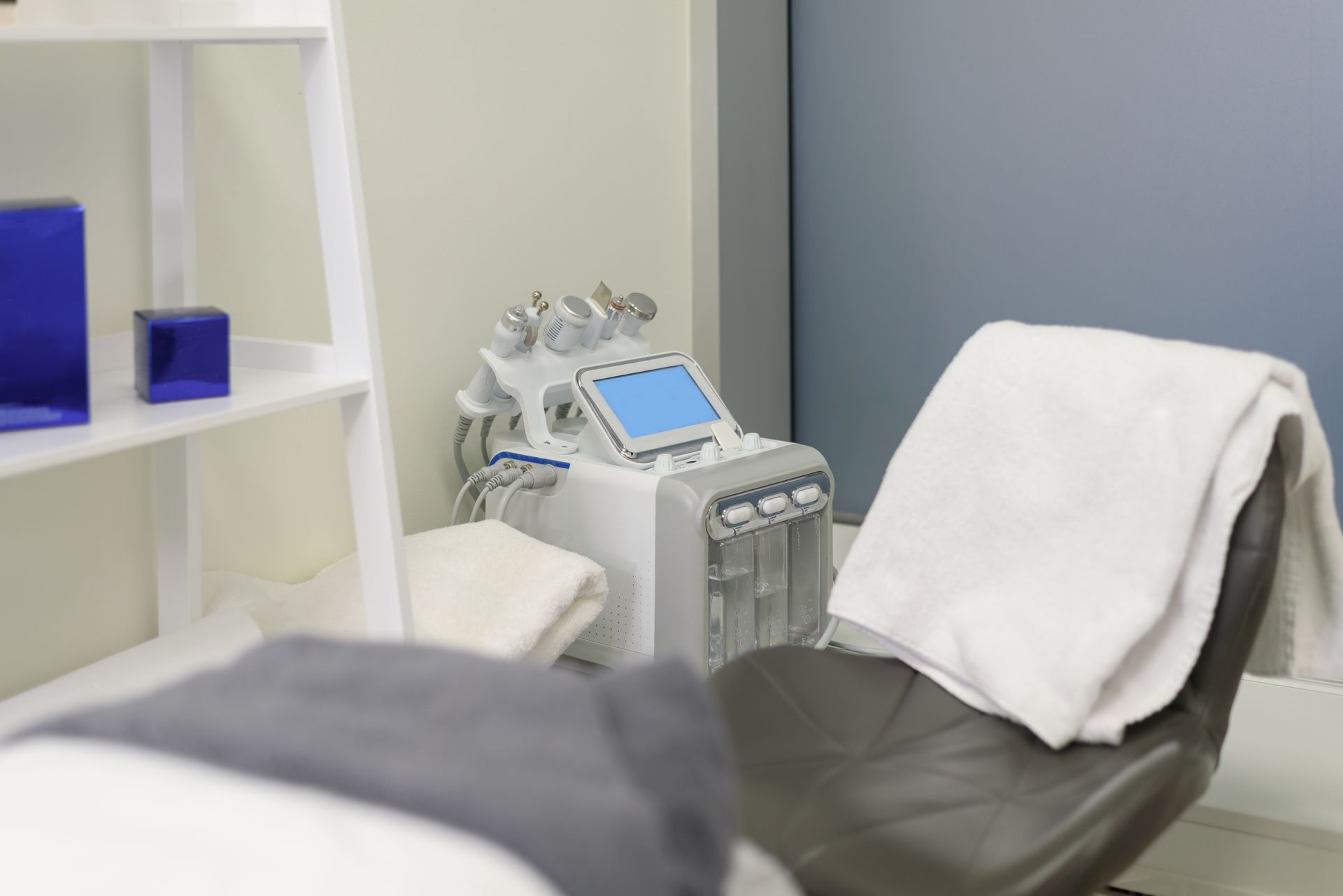 Clinic room equipment