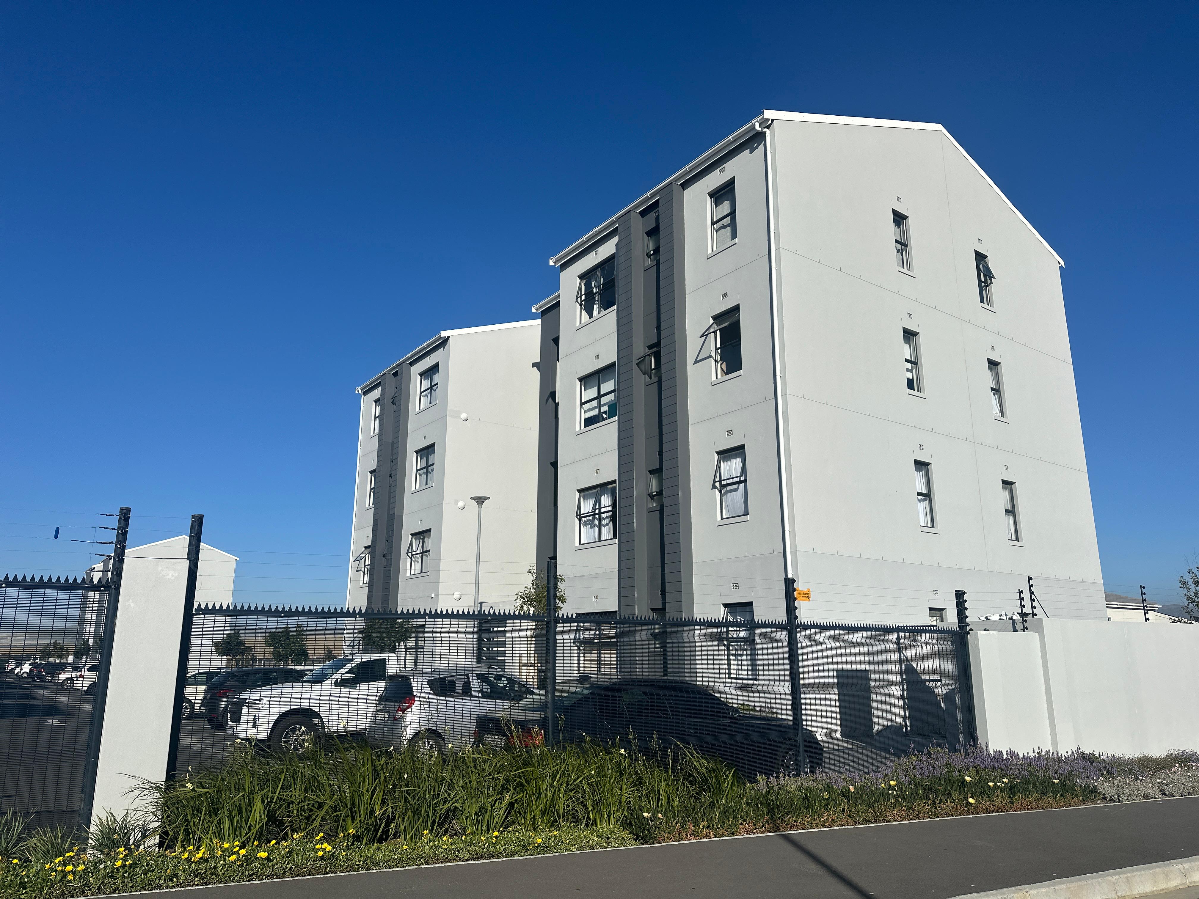 Pioneer Views Secure Complex
