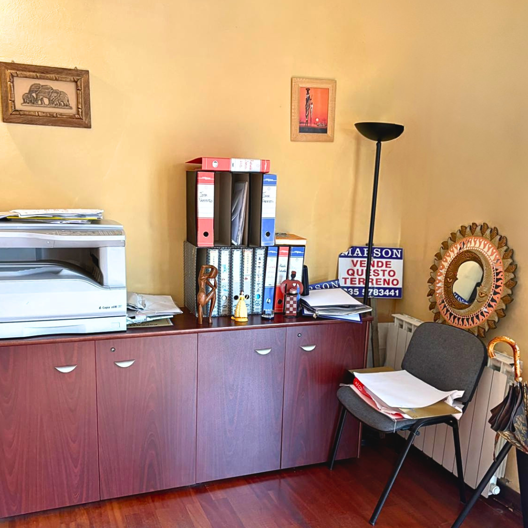 Agenzia immobiliare Marson sede di Legnano - Foto vetrina e uffici 5