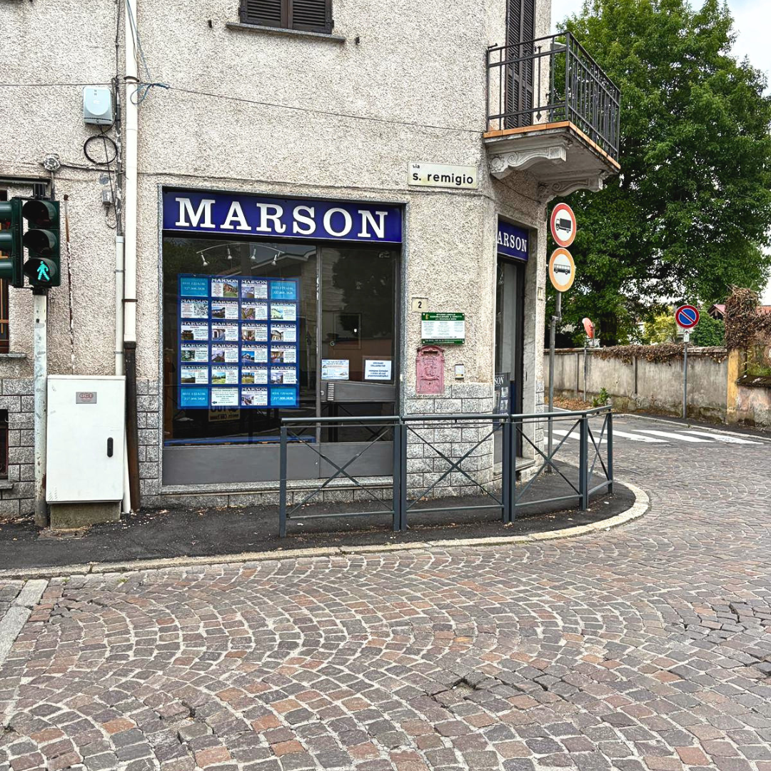 Agenzia immobiliare Marson sede di Busto Garolfo - Foto vetrina e uffici 1