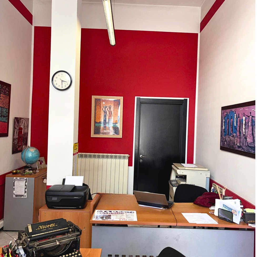 Agenzia immobiliare Marson sede di Villa Cortese - Foto vetrina e uffici 4