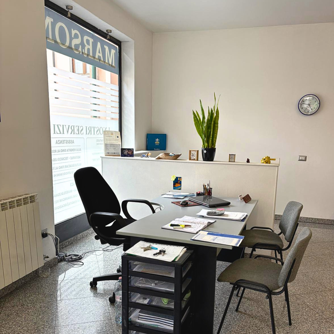 Agenzia immobiliare Marson sede di San Vittore Olona - Foto vetrina e uffici 5