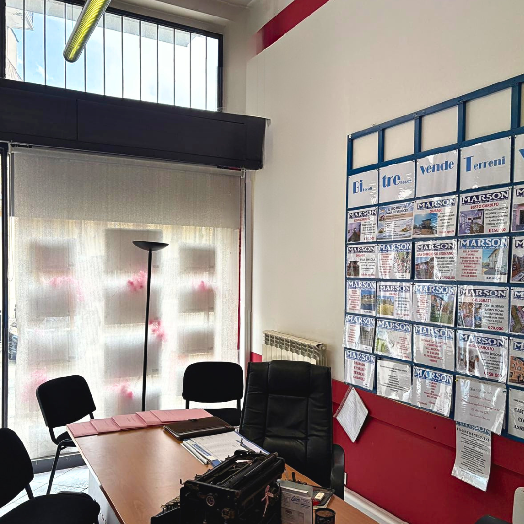Agenzia immobiliare Marson sede di Villa Cortese - Foto vetrina e uffici 3