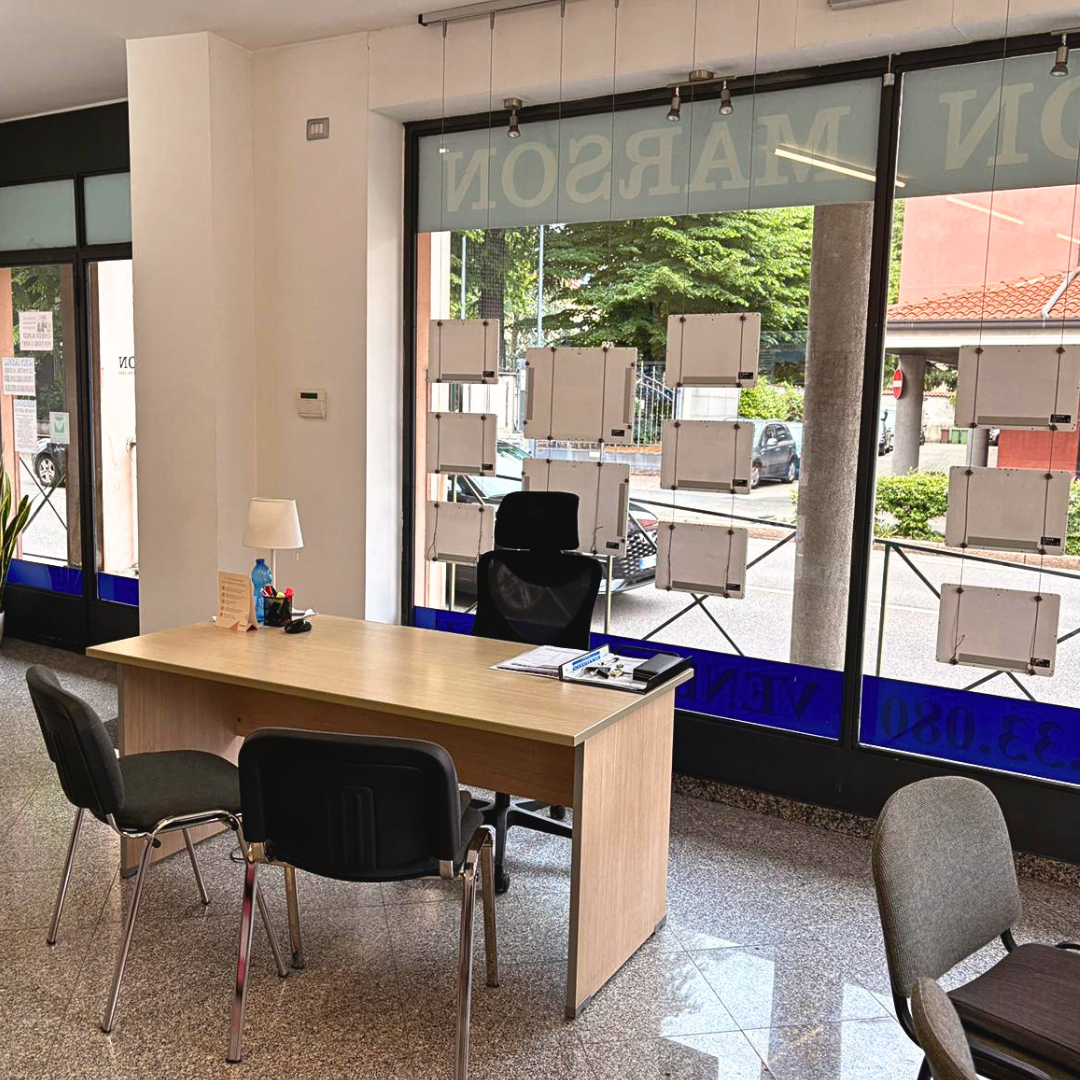 Agenzia immobiliare Marson sede di San Vittore Olona - Foto vetrina e uffici 4