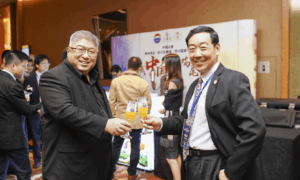 中国白酒助力浙商新加坡大会，民族品牌引各界精英瞩目