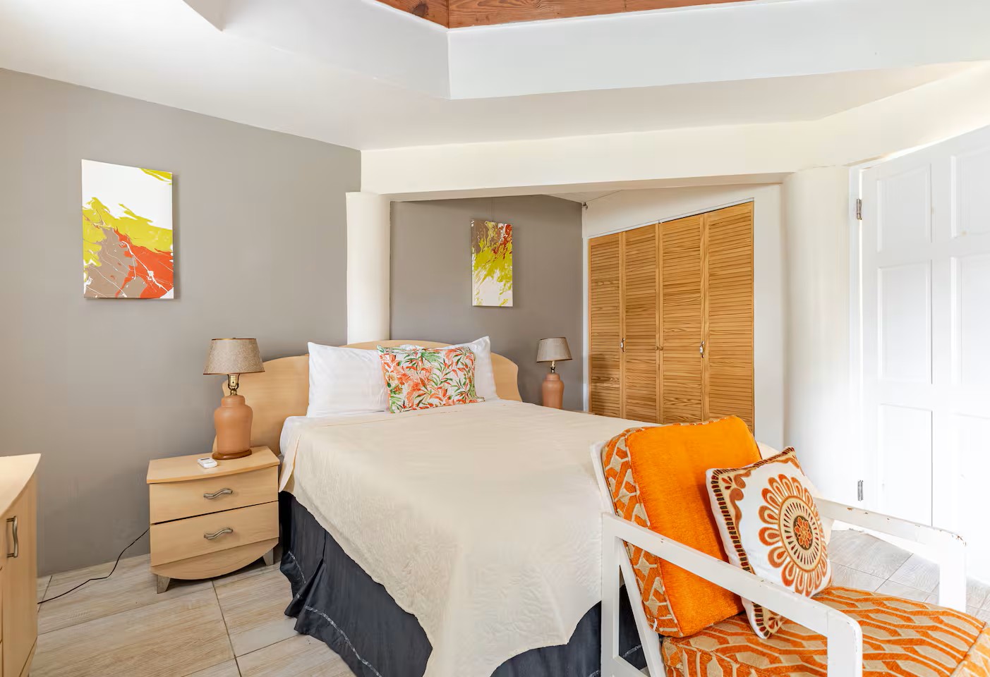 Queen Bed Suite with Nightstands, Orange Accent Chair & Closet