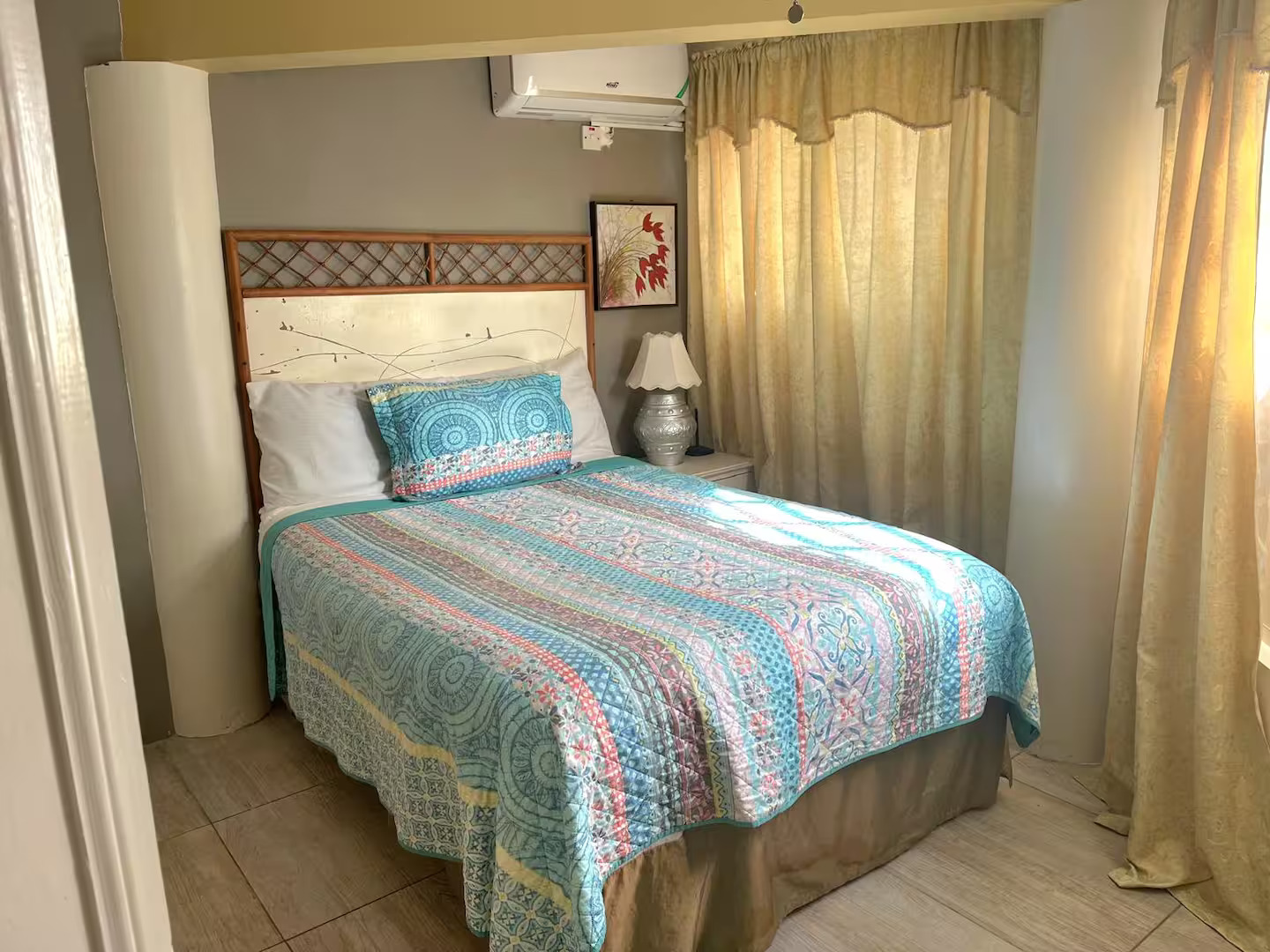 Comfortable Queen Bed with Tropical Bedspread & Ambient Bedside Lamp