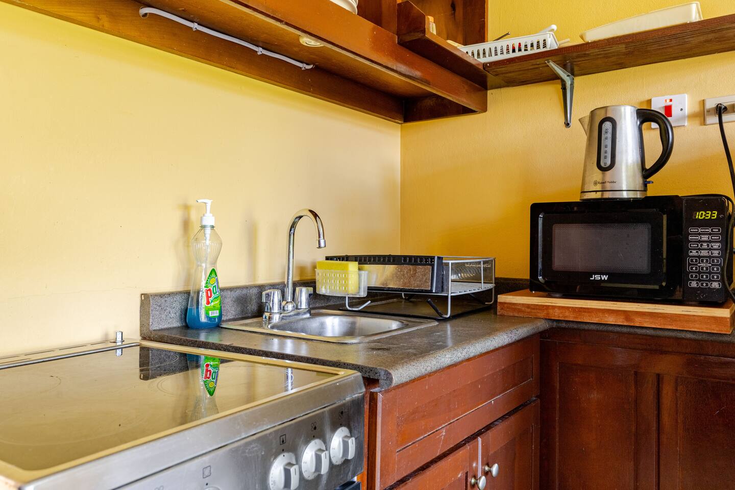 Kitchen Cooktop, Microwave, Electric Kettle & Food Prep Counter