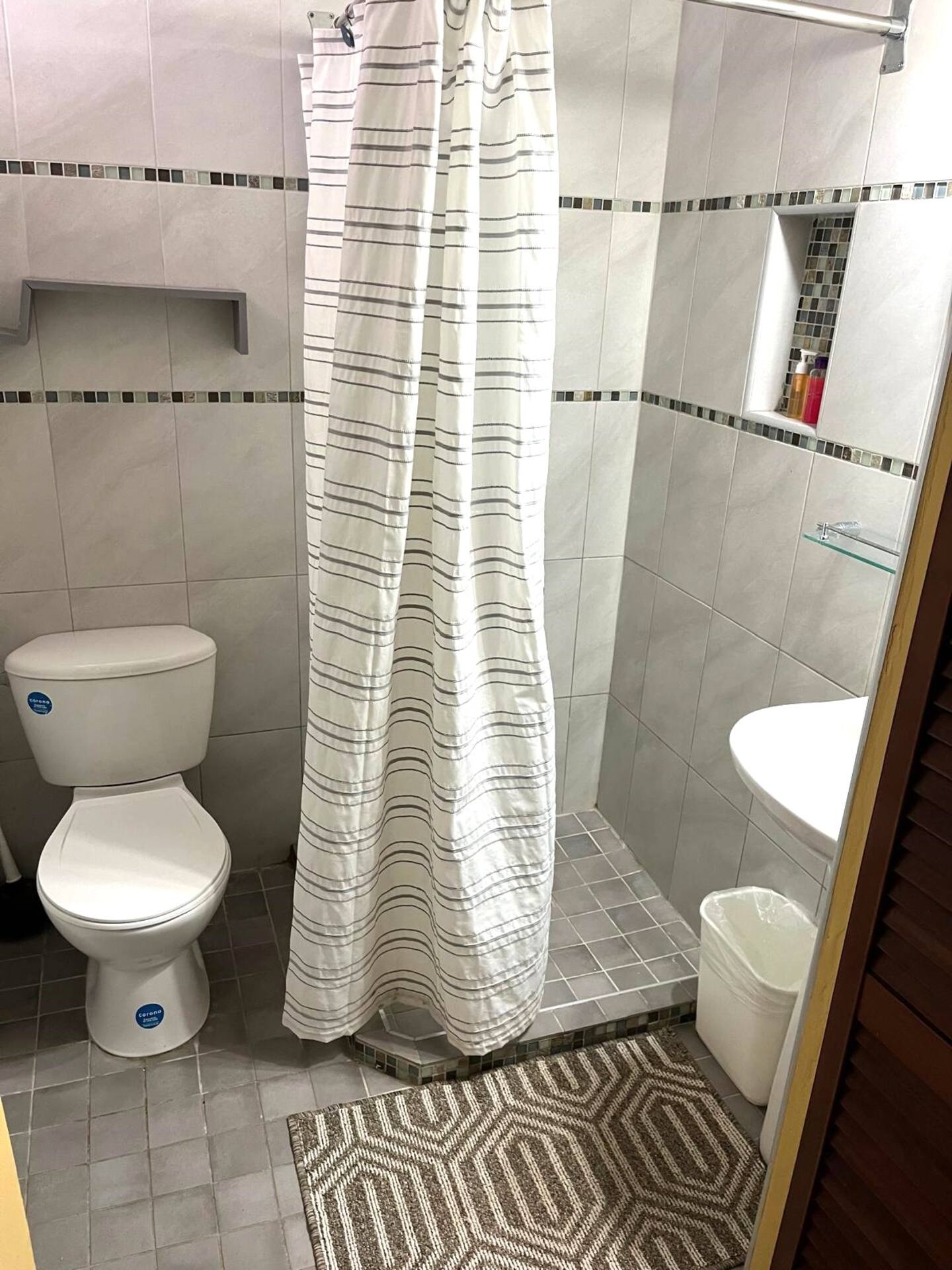 En-Suite Bathroom with Mosaic Walk-In Shower & Tiled Accents