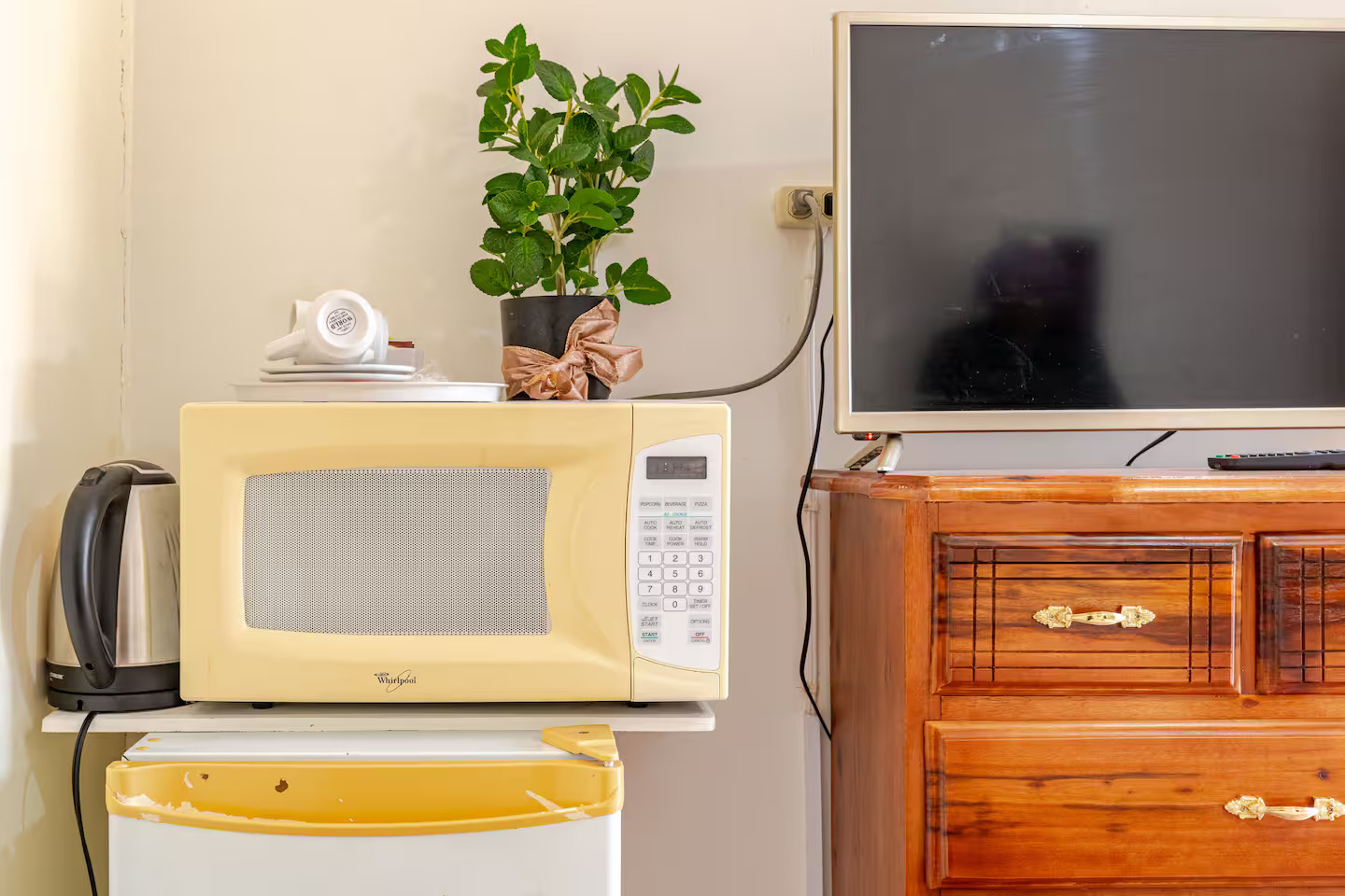 Coffee & Tea Station, Microwave, Kettle & Smart TV