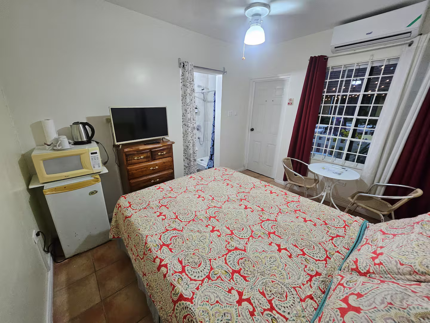 Suite Interior with Smart TV, Mini Fridge & En-Suite Bath