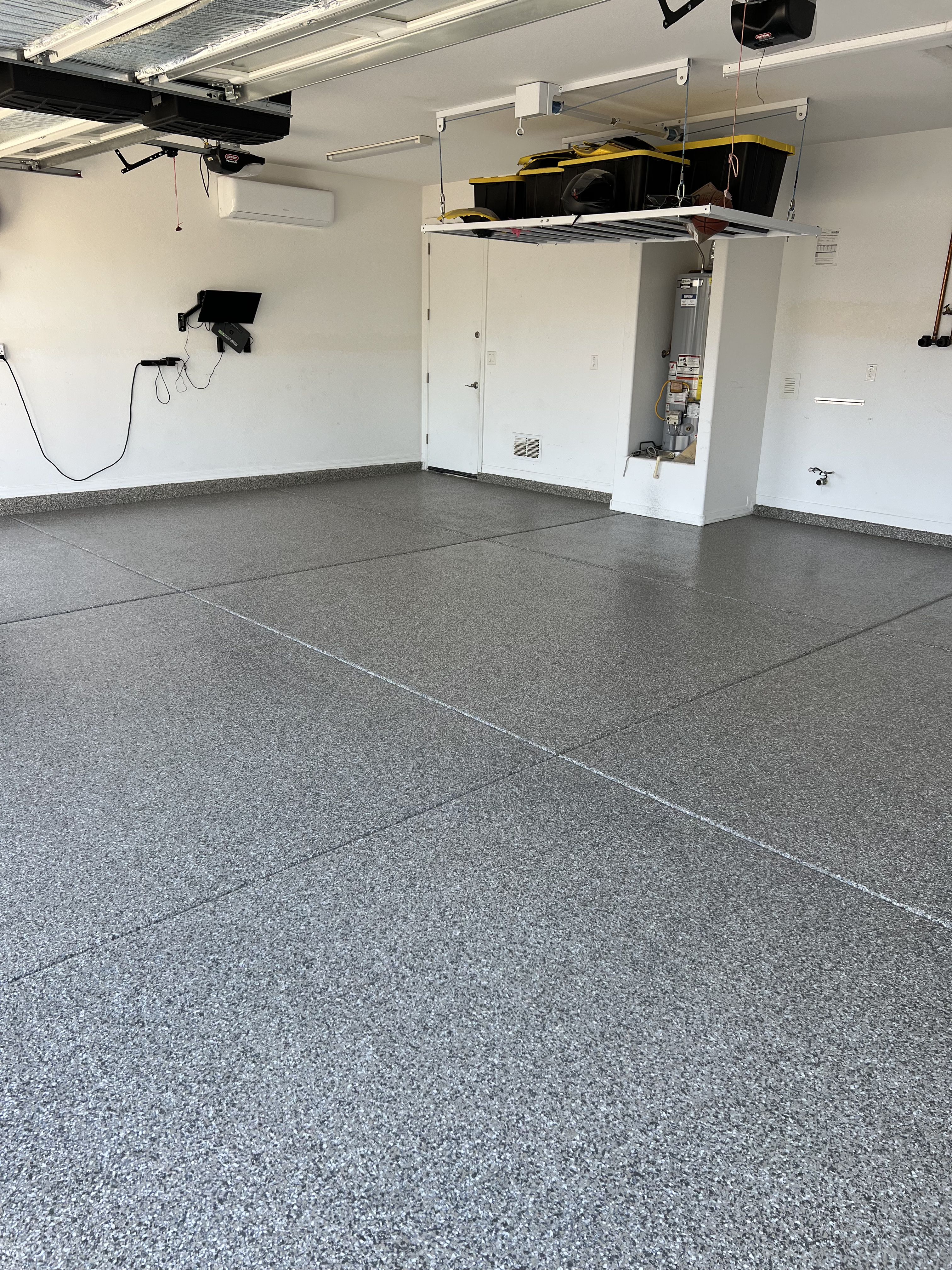 Spacious Garage Flake Finish