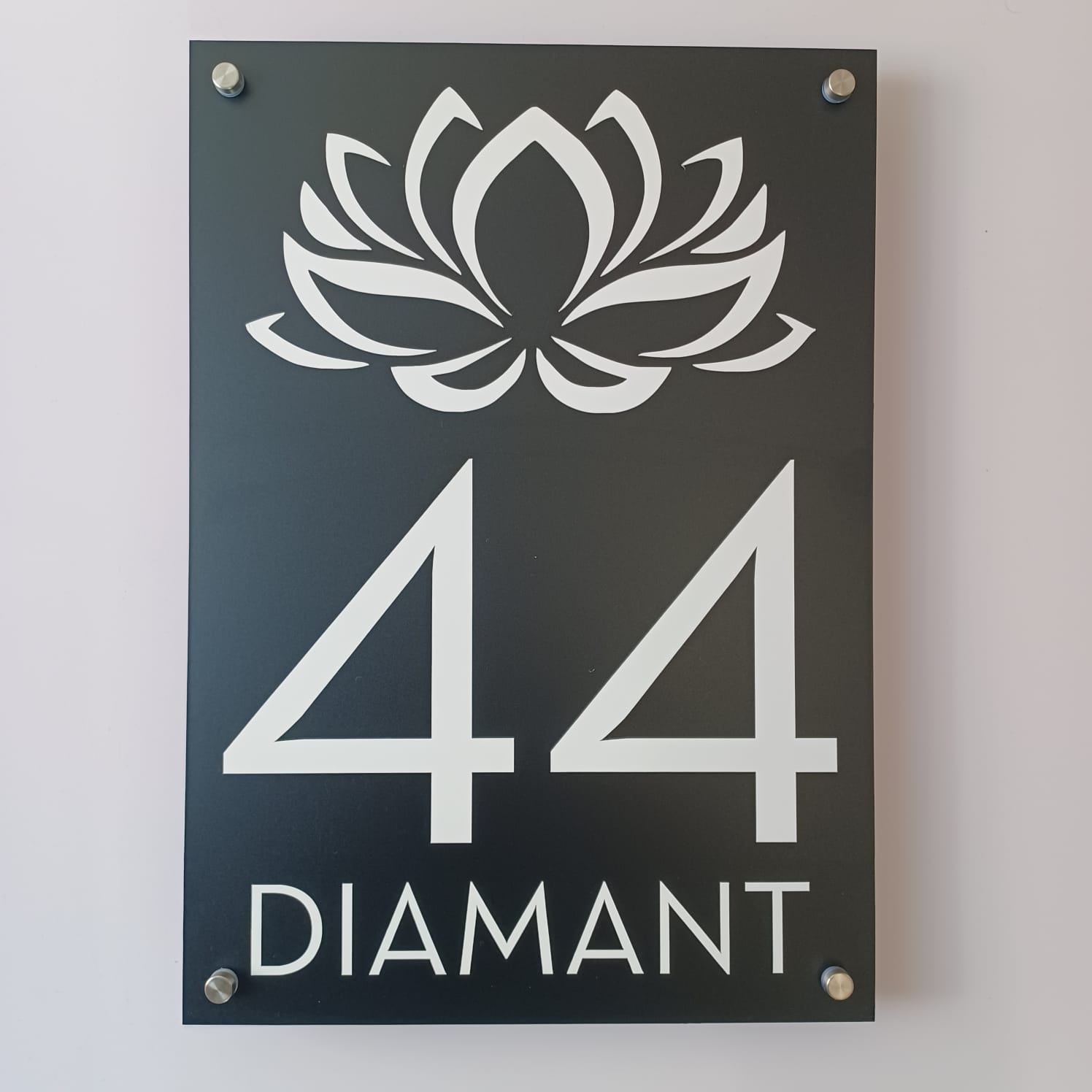 44 Diamant Sign