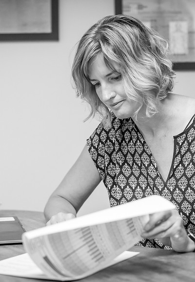 Kelly Greenway, Functional Nutritional Therapy Practitioner, reviewing labs